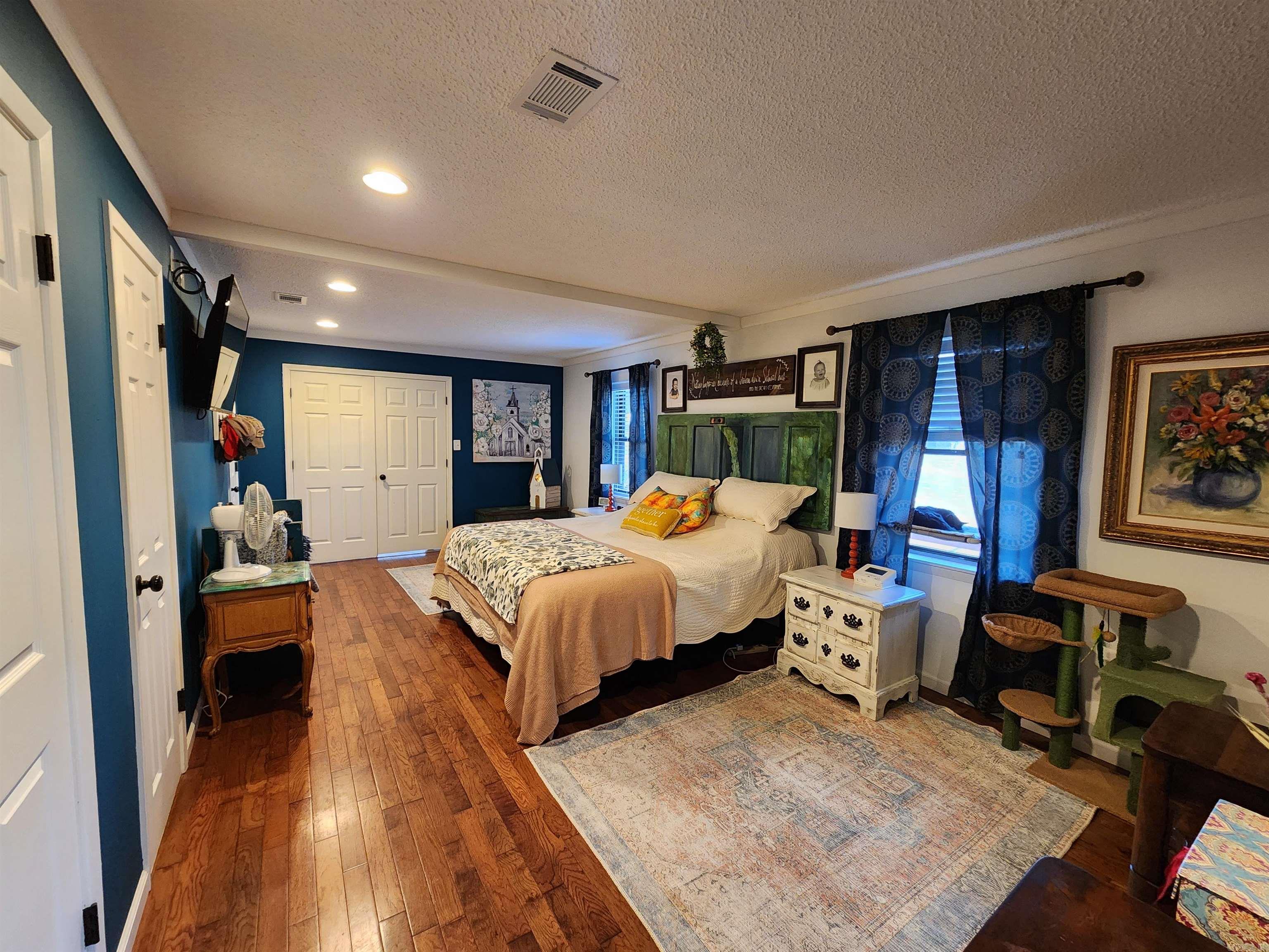 Lowe - Residential