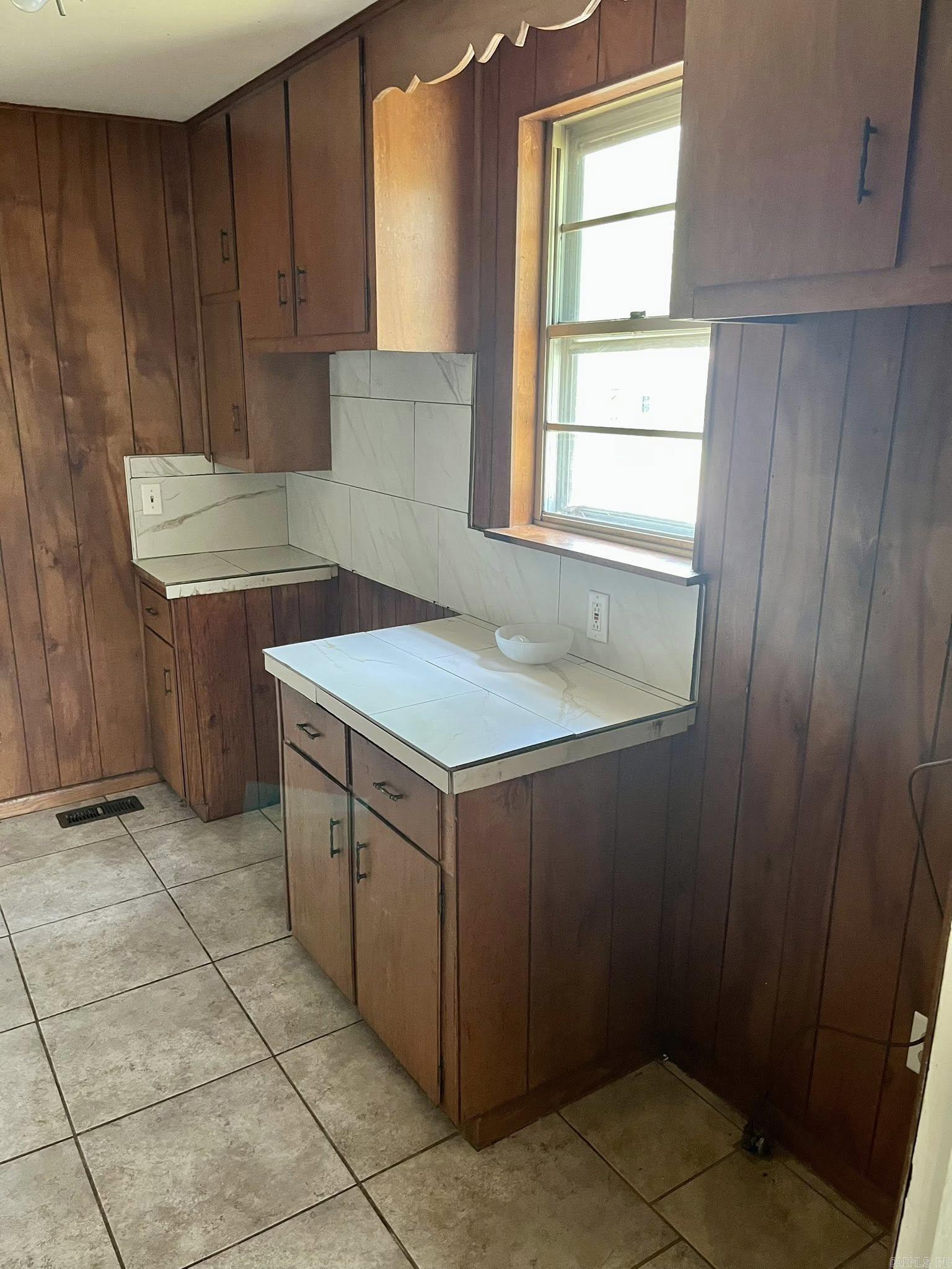 OAK FOREST - Residential Lease