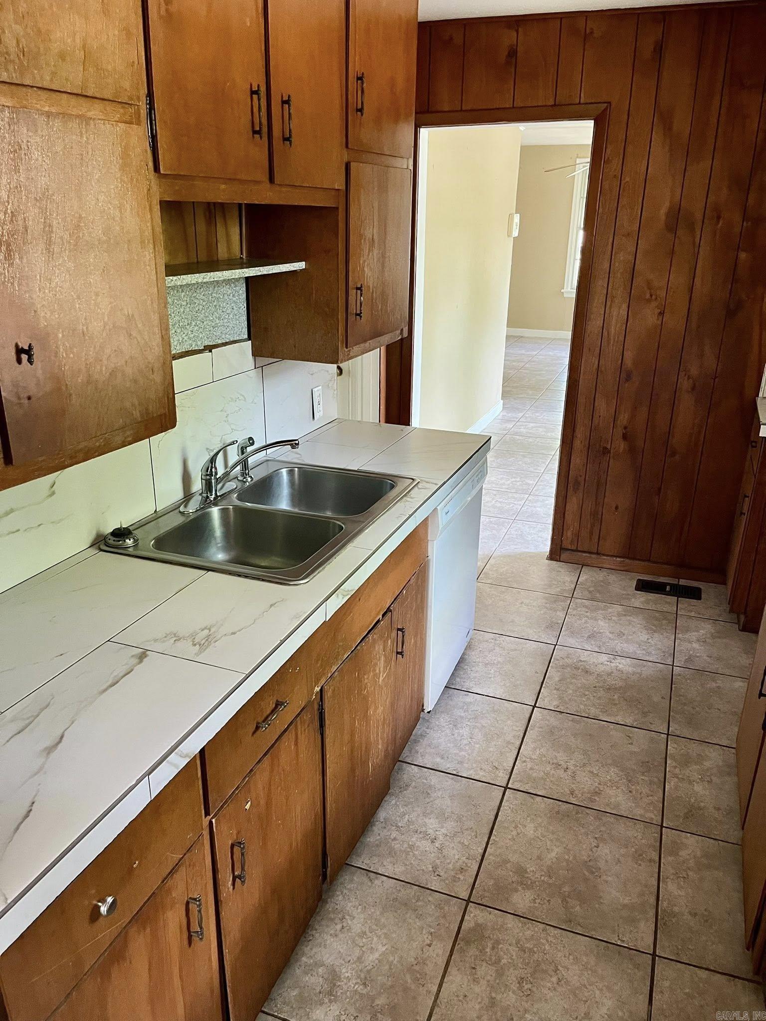 OAK FOREST - Residential Lease