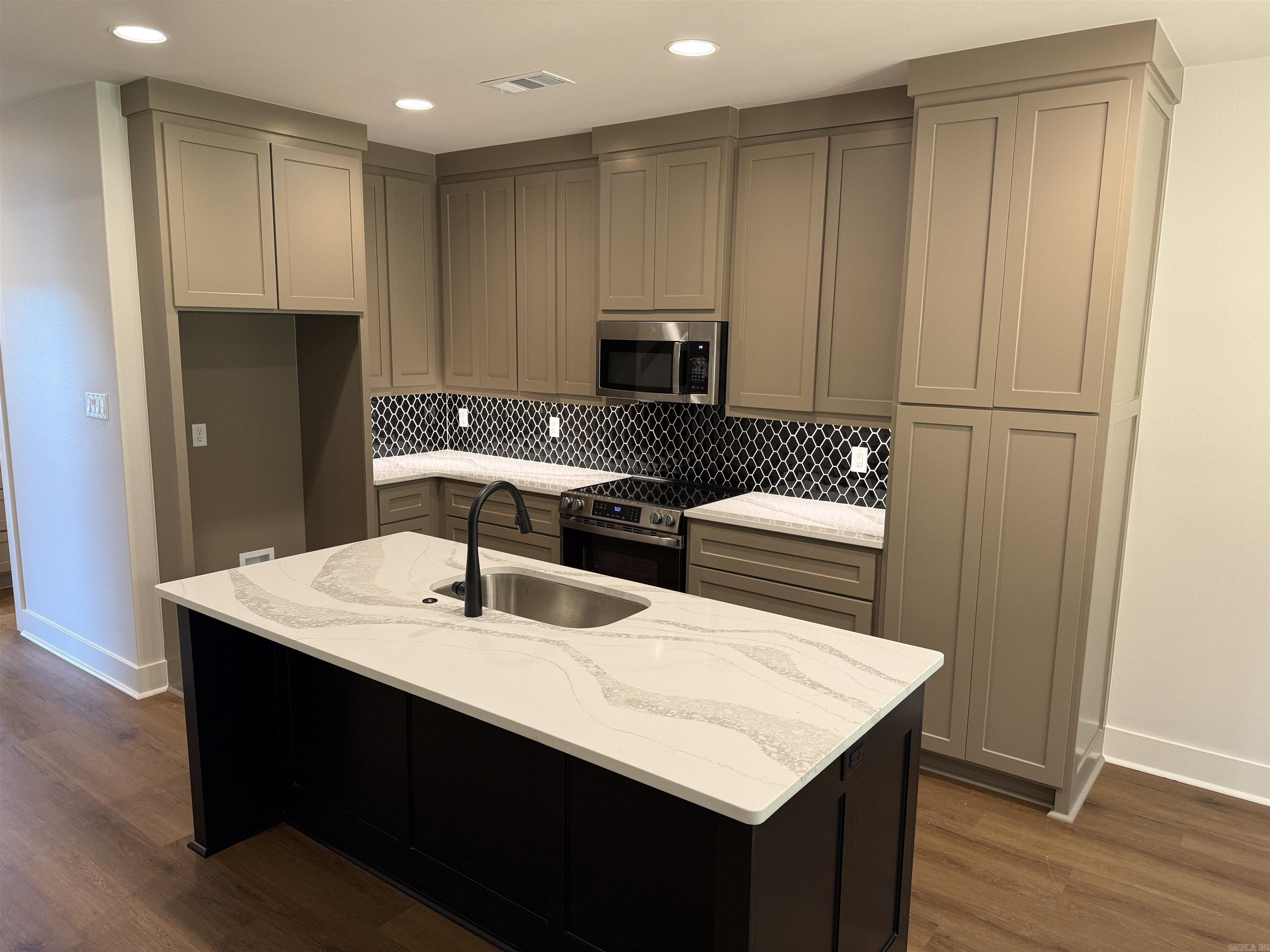 FOXWOOD GARDENS - Residential