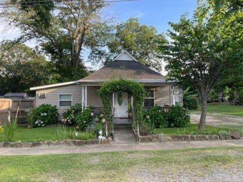 Photo of 106 Arch Street, Bald Knob, AR 72010 (MLS # 25049453)