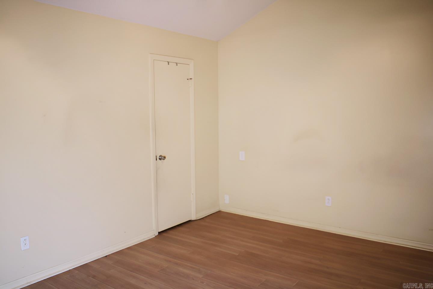 SARA LYNN - Residential