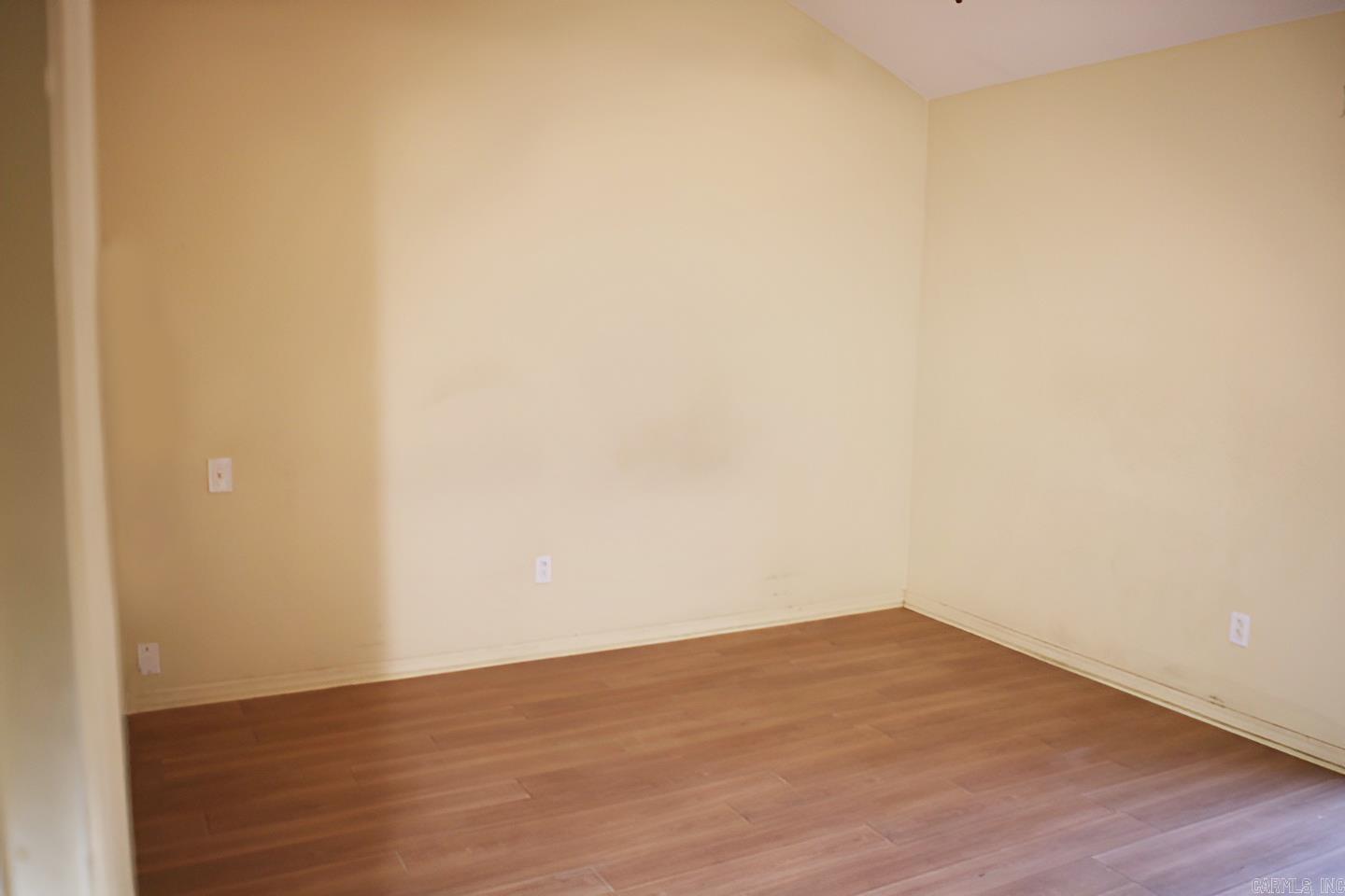 SARA LYNN - Residential