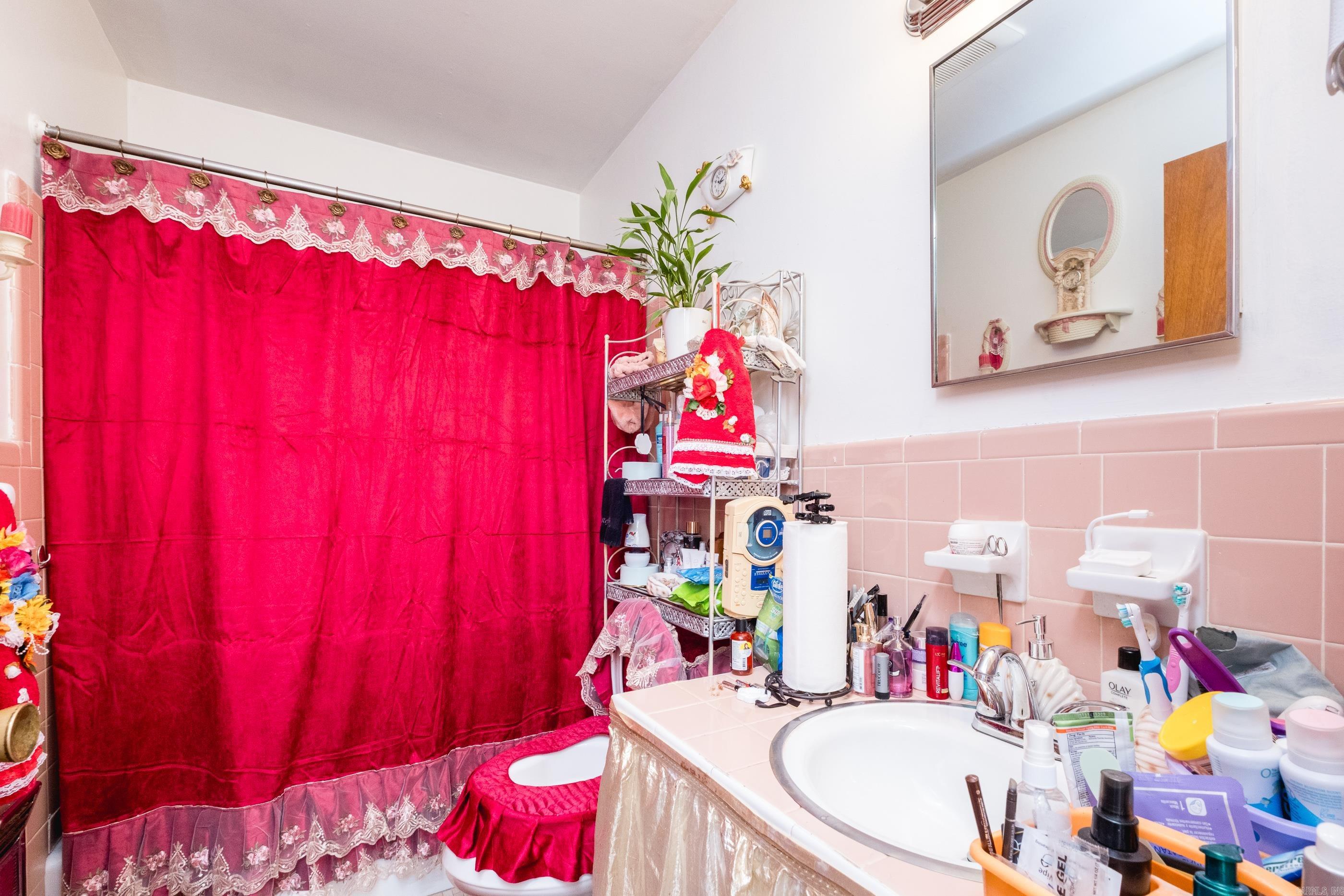 WAKEFIELD VILLAGE - Residential