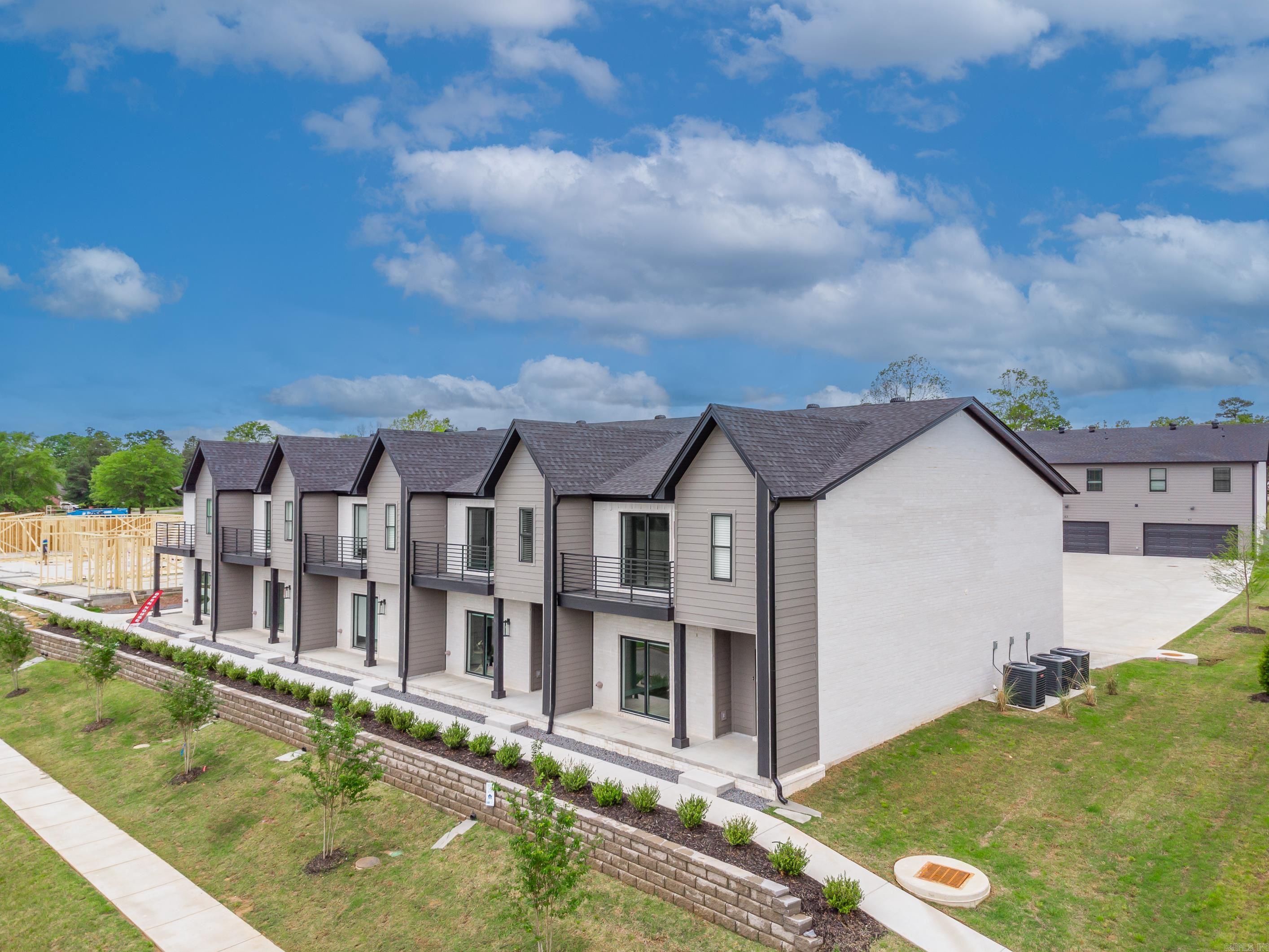 ISABELLE COURT - Residential