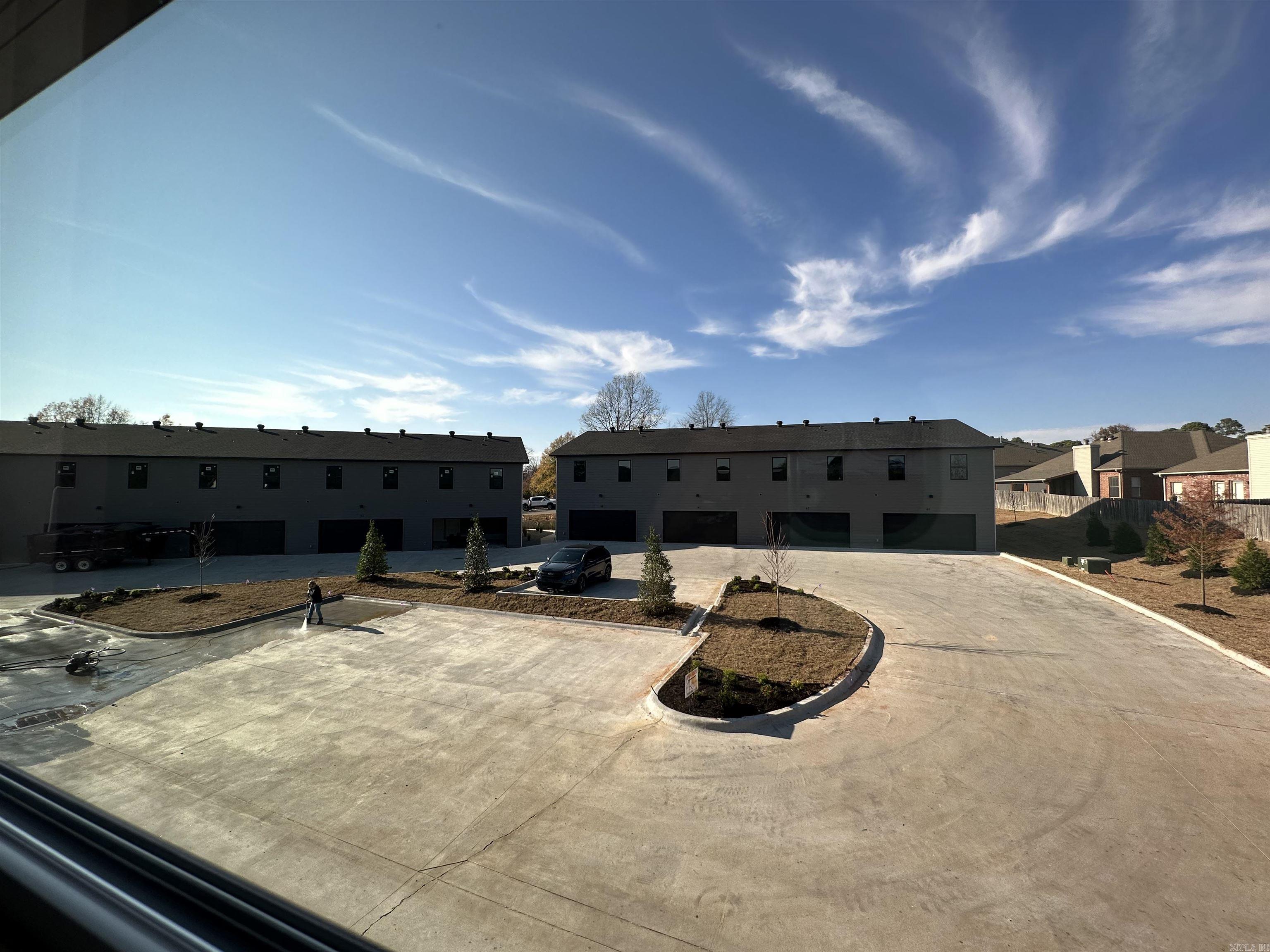 ISABELLE COURT - Residential