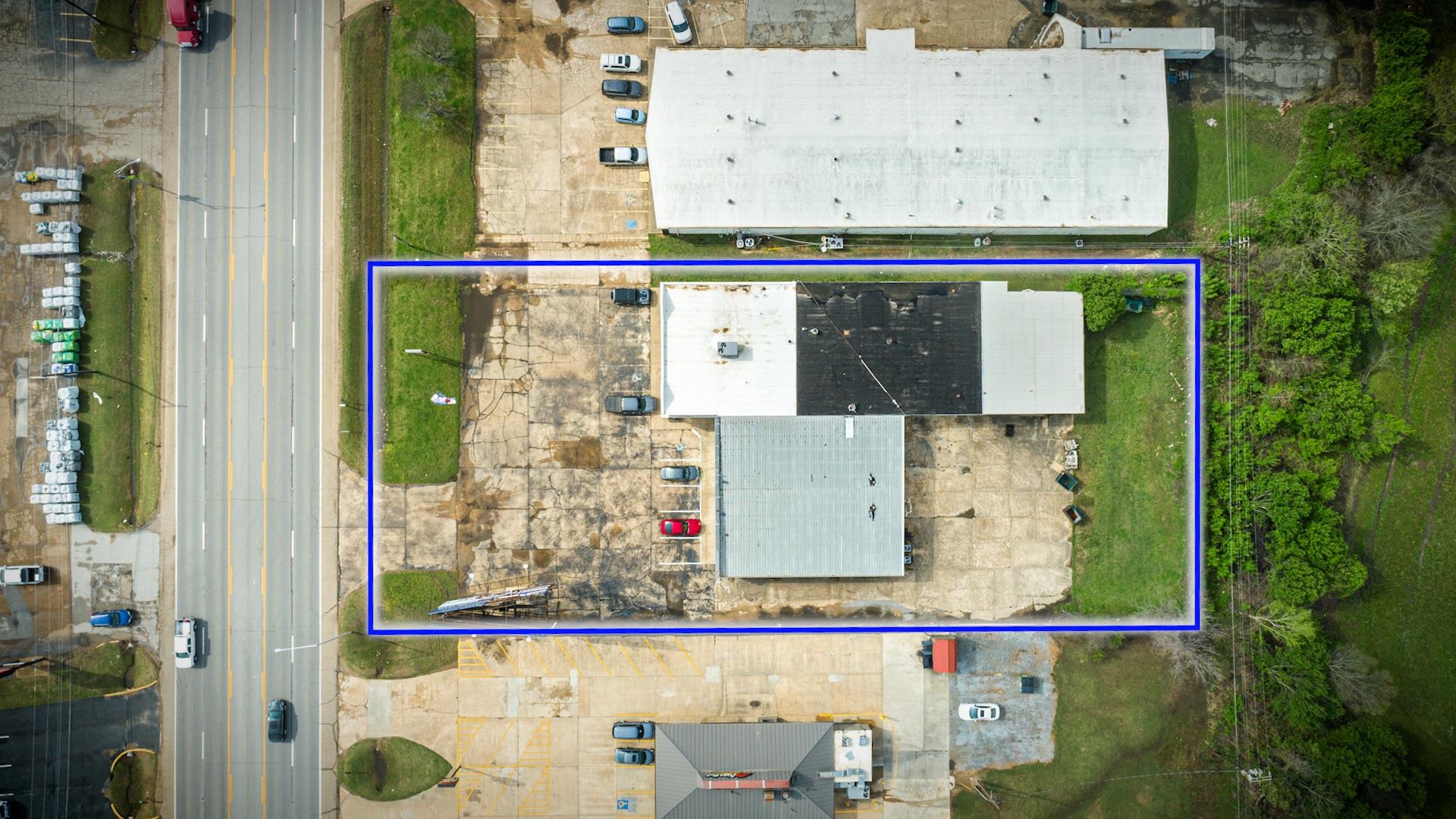 Main image without alt text