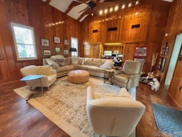 MELLORS 5TH - Residential