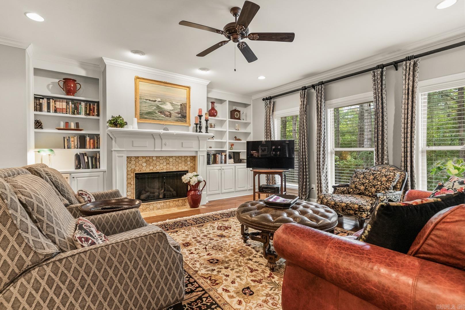 WOODLANDS EDGE - Residential