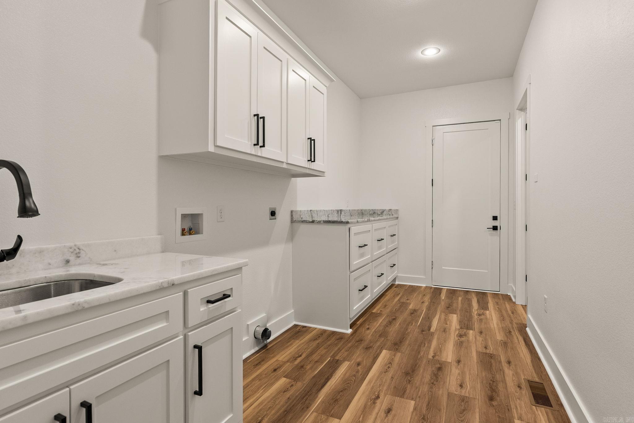 CHENAL VALLEY "FALSTONE COURT" - Residential