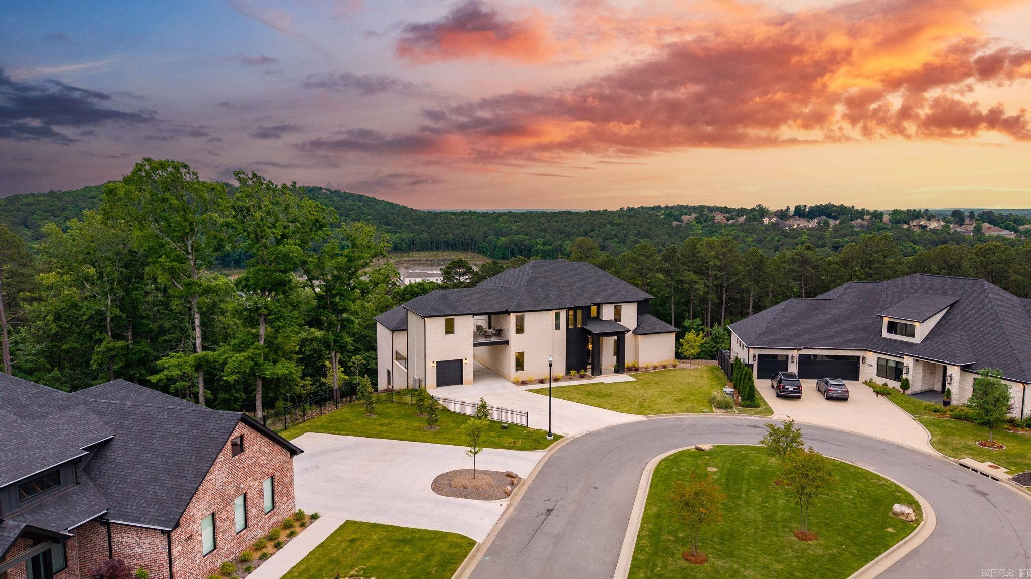 CHENAL VALLEY "FALSTONE COURT" - Residential