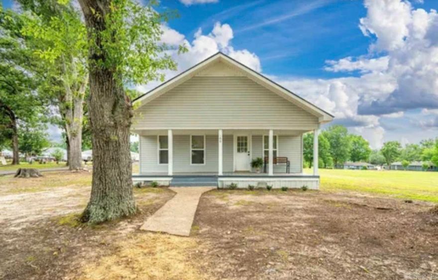 Sweet and updated cottage in the Ouachita School District. This move in ready home offers updated interiors on a spacious lot, close to the city park and ball field.  It also offers a new hot water heater, new roof and 6" of insulation in the attic! Cozy, inviting and perfect for easy living. Make you appointment today to see it!