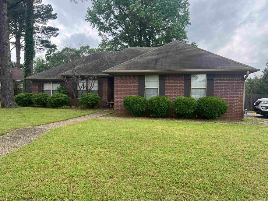 West Conway 3 bed and 2 bath home.  Adorable kitchen and charming back porch sitting area off the main bedroom.