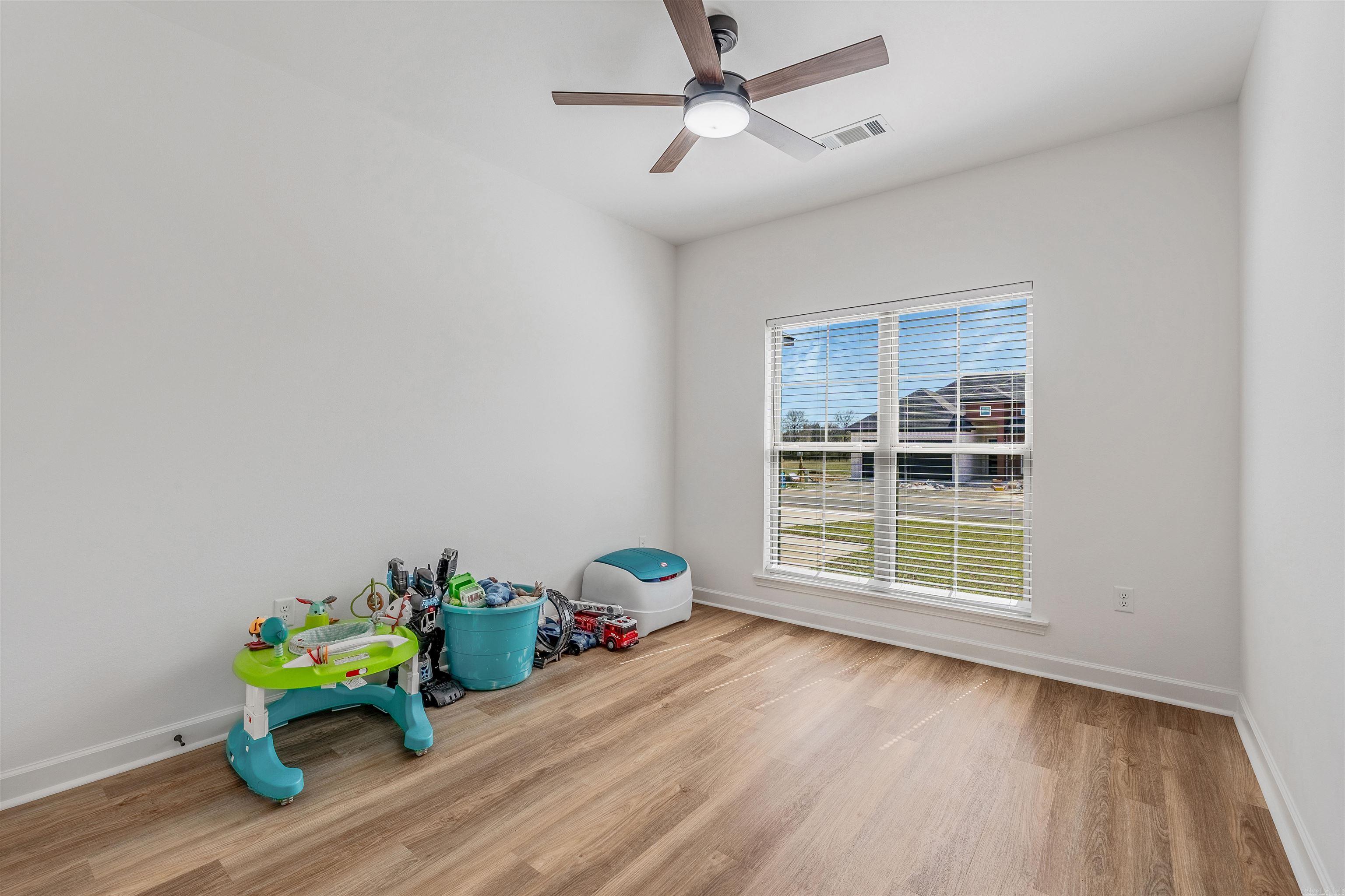 EAST MEADOW - Residential