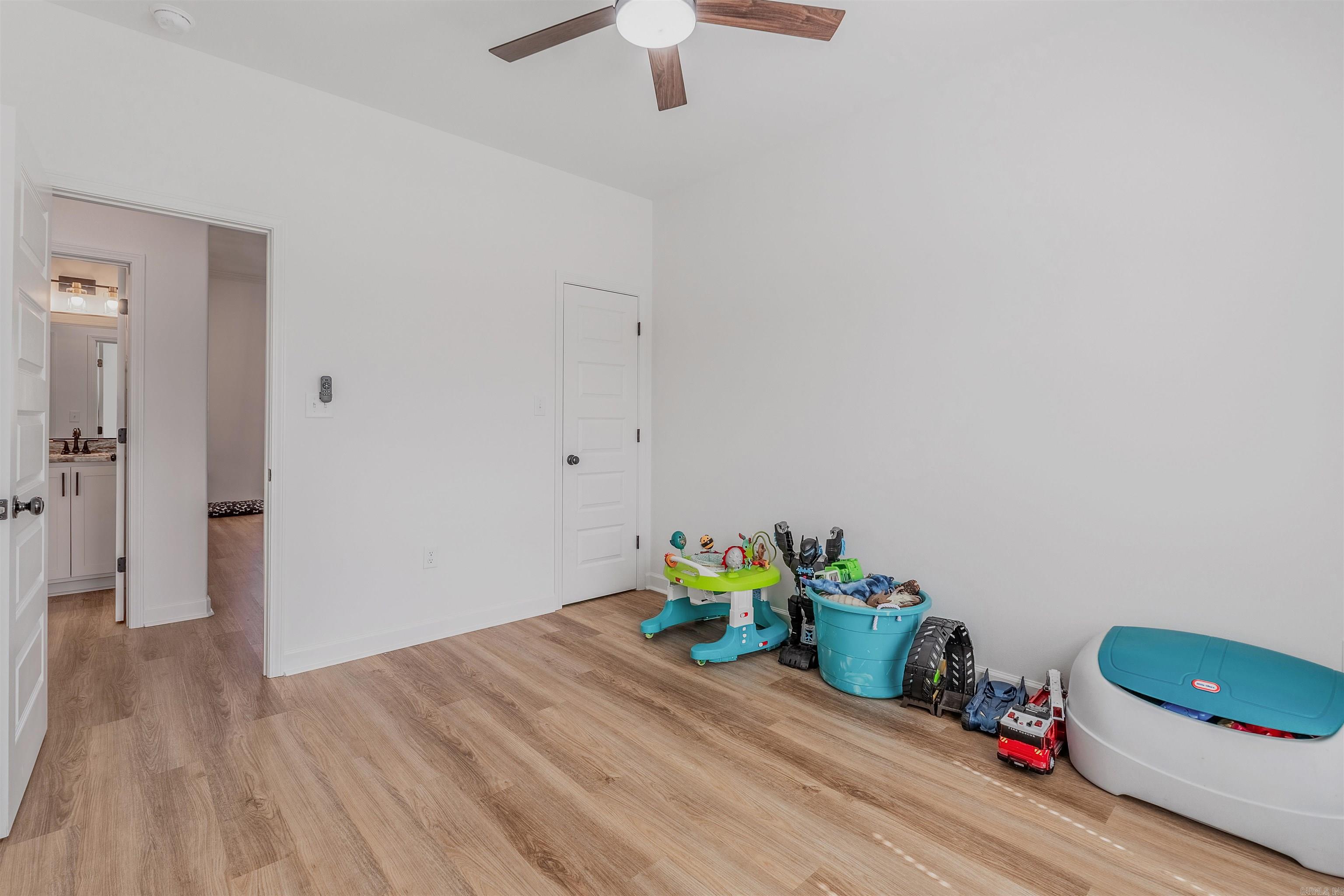 EAST MEADOW - Residential