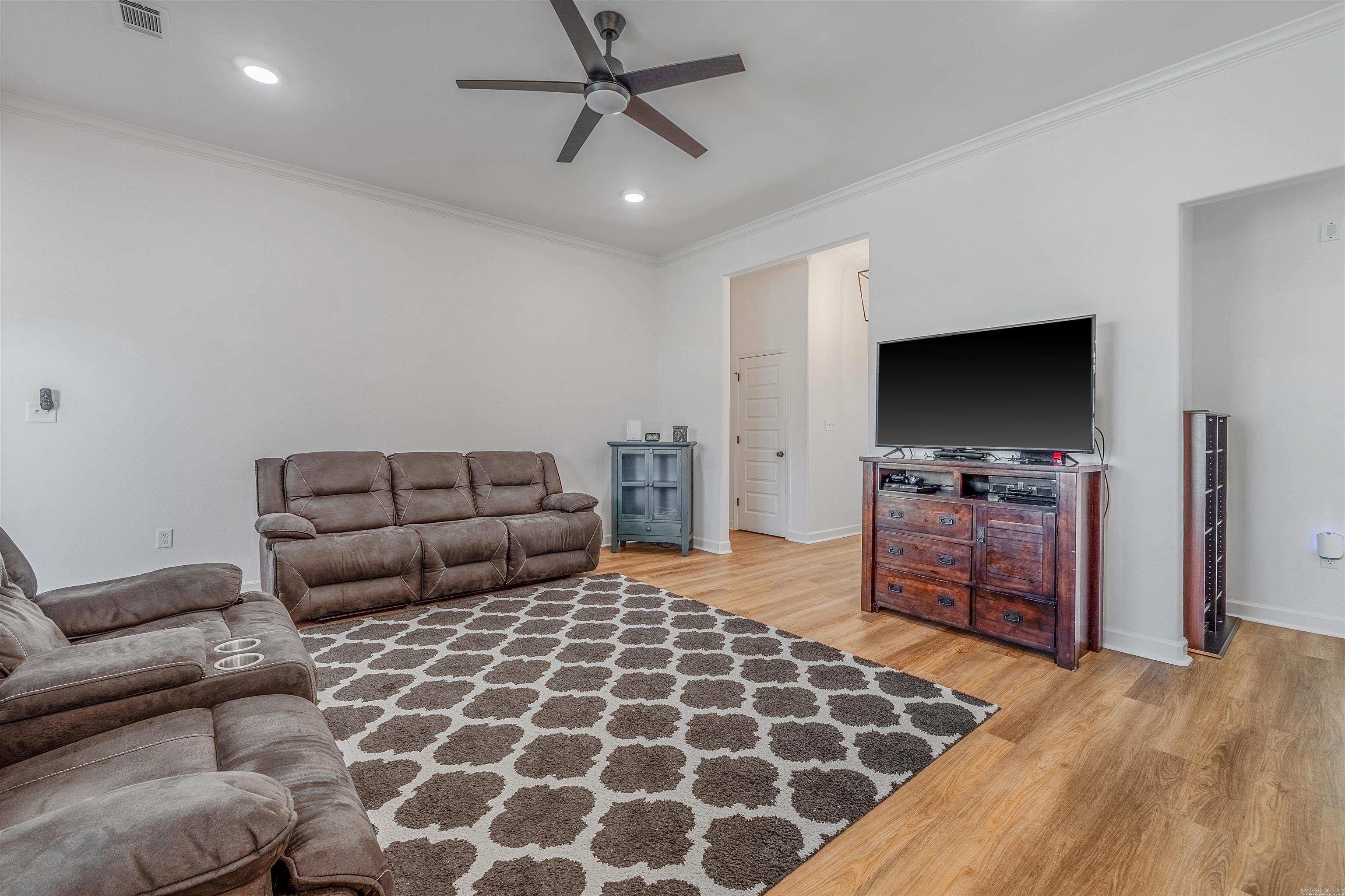 EAST MEADOW - Residential