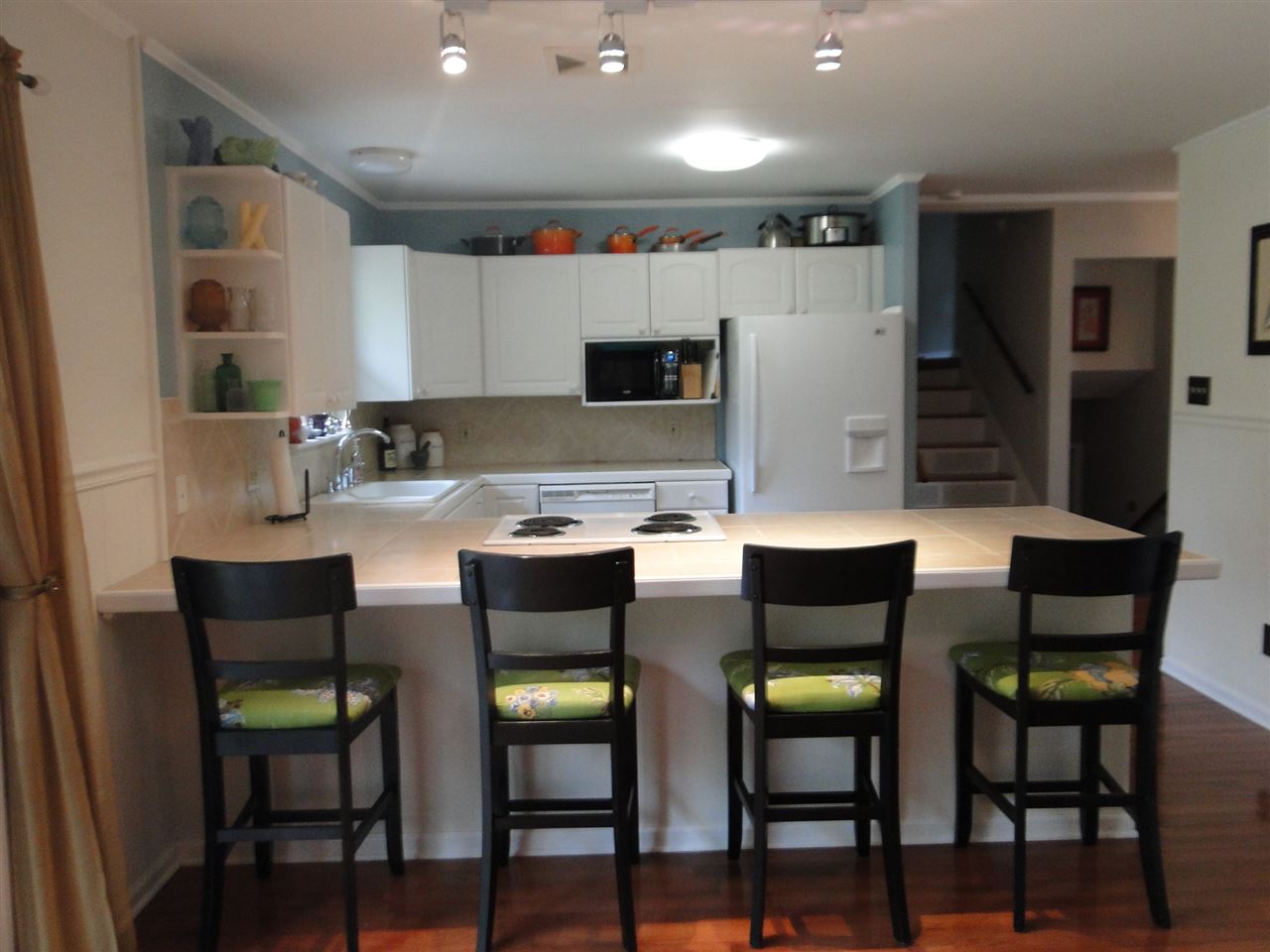 LEAWOOD MANOR - Residential