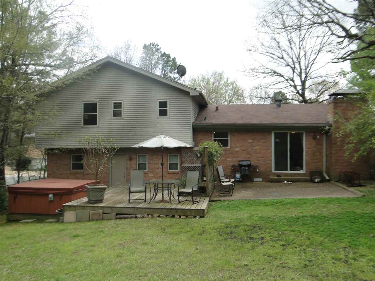 LEAWOOD MANOR - Residential