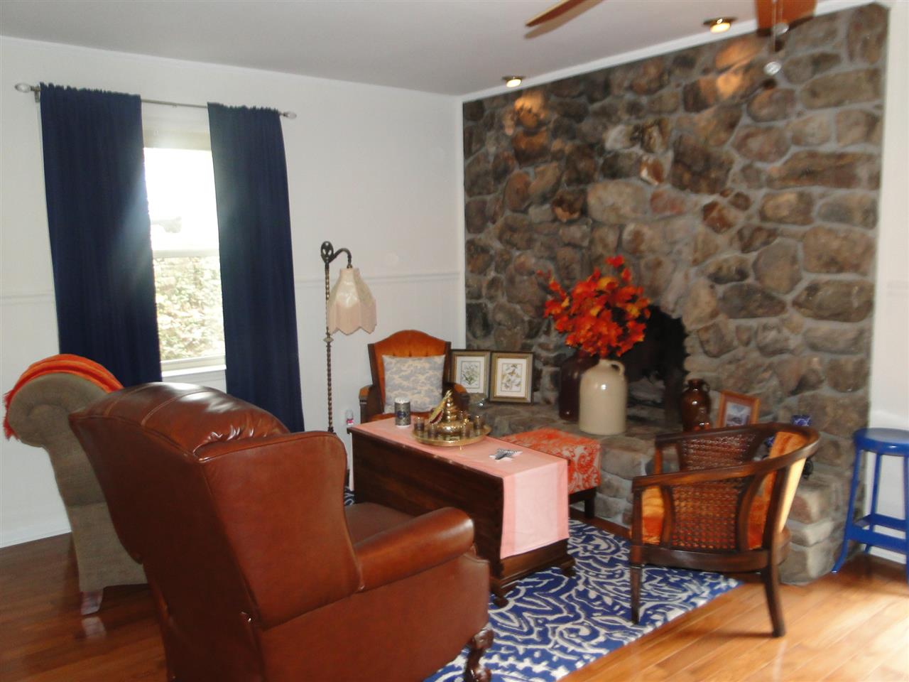 LEAWOOD MANOR - Residential