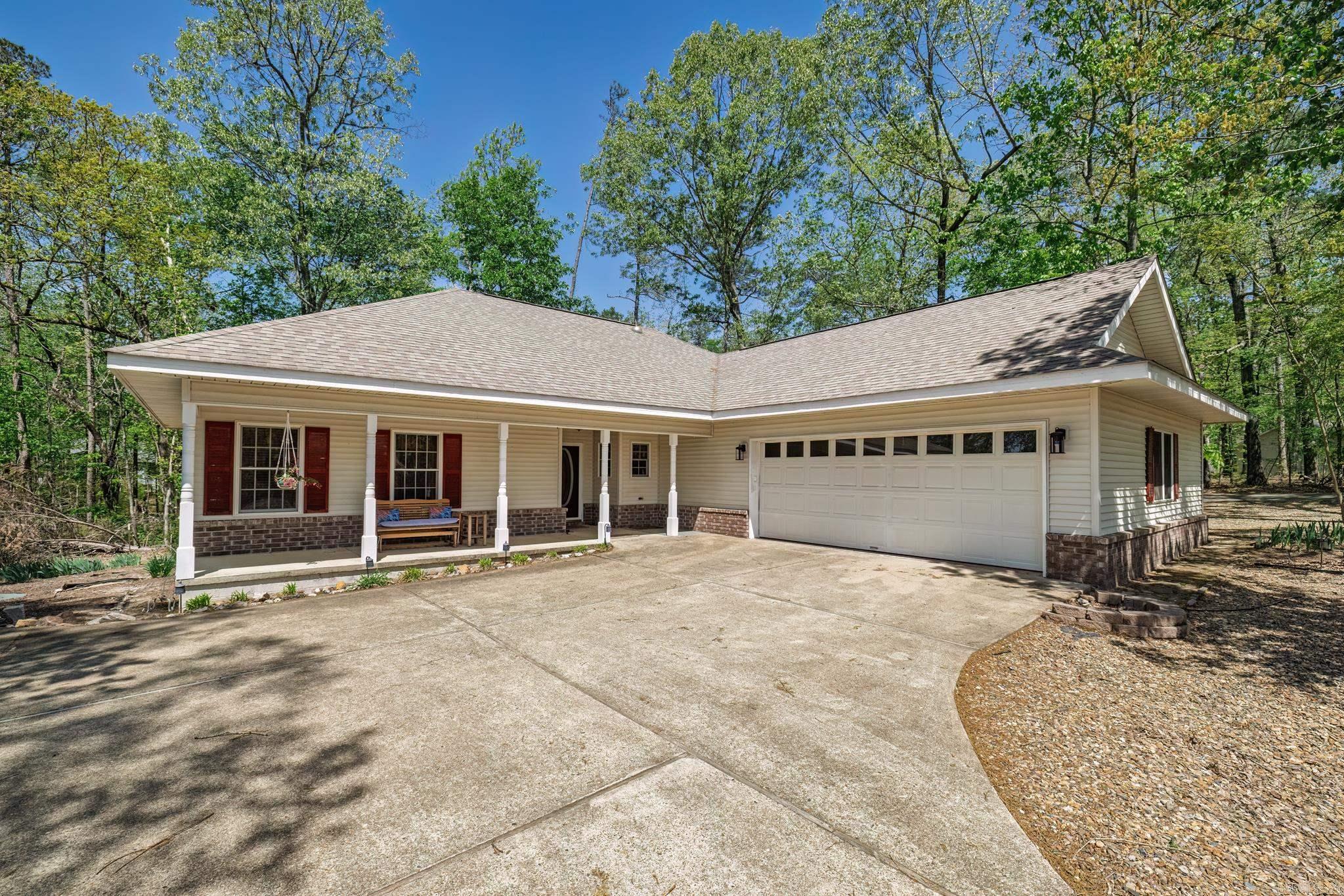 Well maintained three bedroom and two bath home with a office/hobby room. Side load garage and great curb appeal. Vaulted ceiling and a sunroom expand the living area. Fireplace with gas logs. Living and dining combo with breakfast bar. Split bedrooms and primary bedroom has walk in closet. Primary bath has a tub and walk in shower. Nice deck off the sunroom. First time property owners are subject to a one time HSV Property Owners Association buy in fee of $2000 collected at closing.