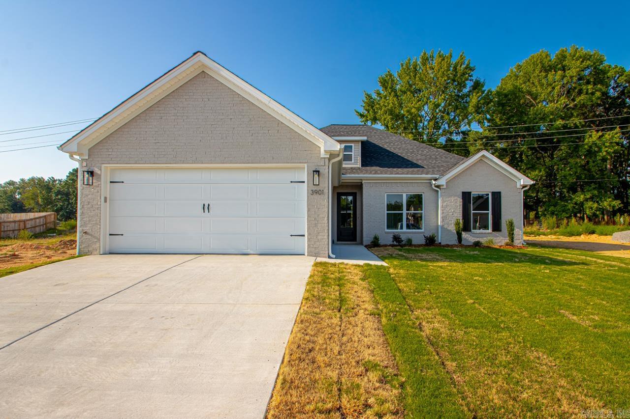 Beautiful, New Construction home built by Bragg & Kennedy Homes! Conveniently located to the interstate and shopping! This house has 10 foot ceilings in the living room, kitchen, & foyer. Living Room has gas log fireplace & large windows. Kitchen & Living Room are open to each other. Kitchen has quartz countertops & stainless appliances. 3 Guest bedrooms with 9ft ceilings that are separate from primary bedroom. Primary bedroom has tray ceiling, large windows. Primary bath has double vanities, linen closets, soaking tub, tile shower, & lots of cabinet space! Primary bath flows into large primary closet! Large laundry room w/large countertop space. Additional features include tankless water heater, LVP flooring, OVERSIZED GARAGE, Lockers with cubbies, & customized finishes! Open every Sunday! Agents see remarks!