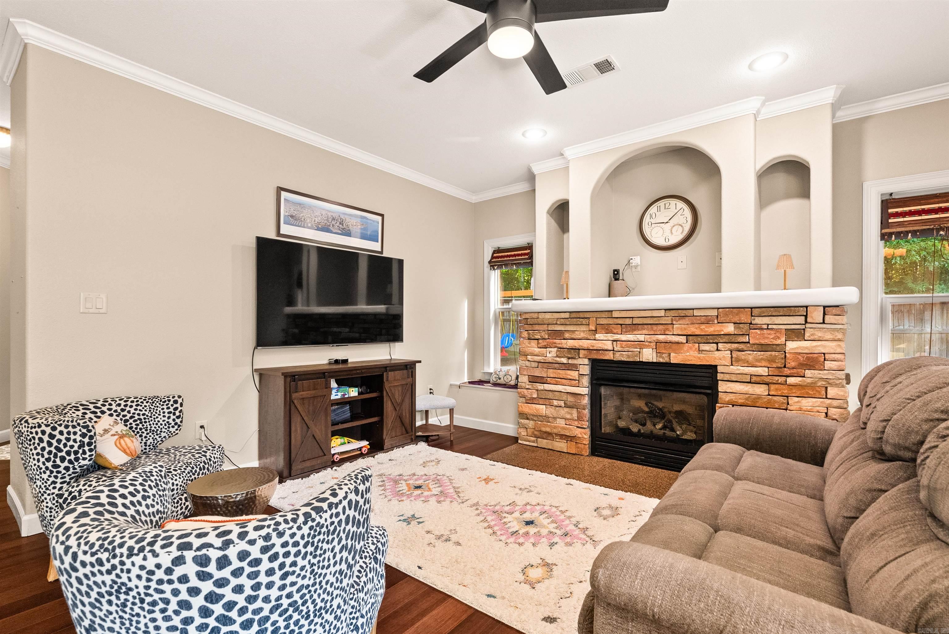 WOODLANDS EDGE - Residential
