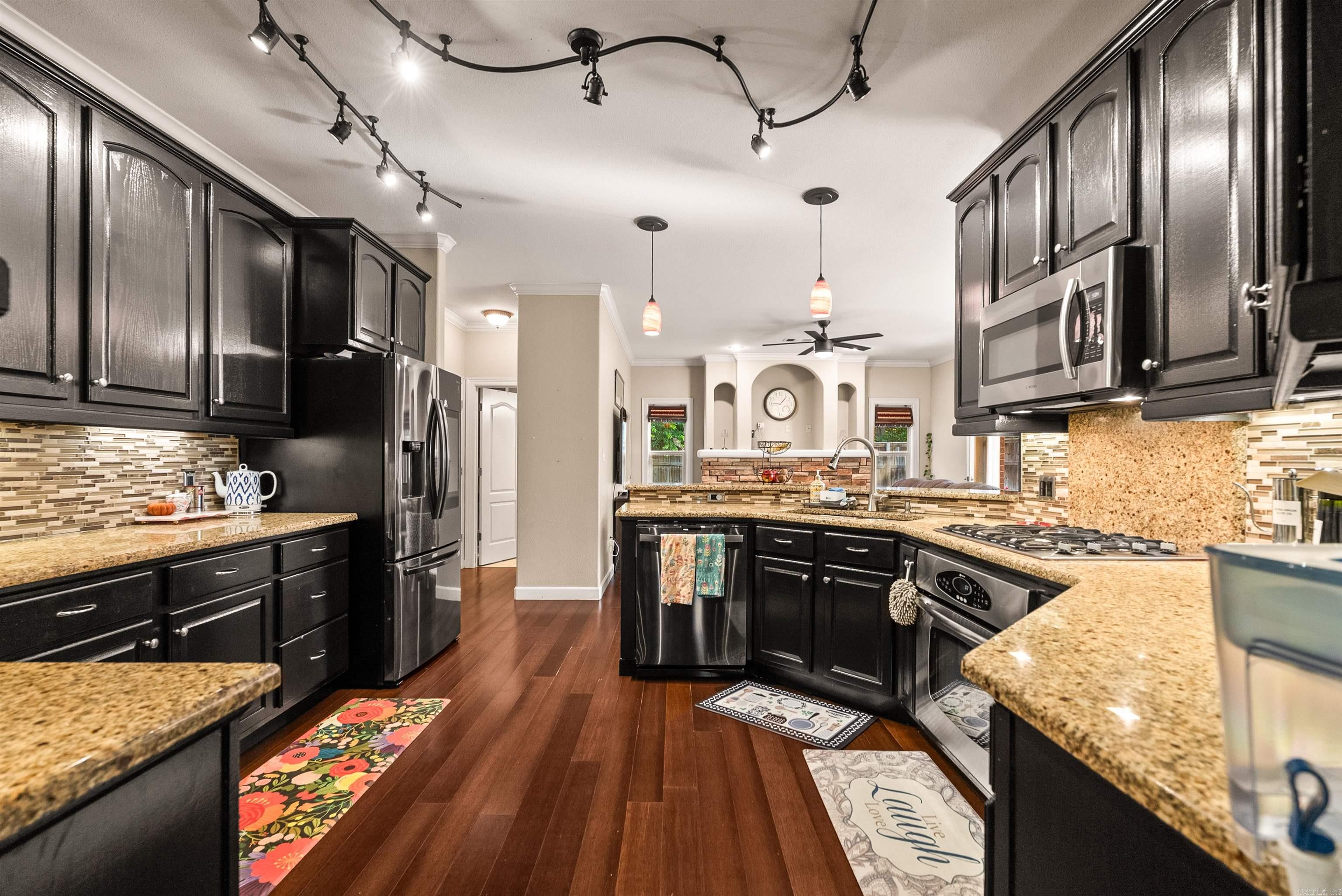 WOODLANDS EDGE - Residential