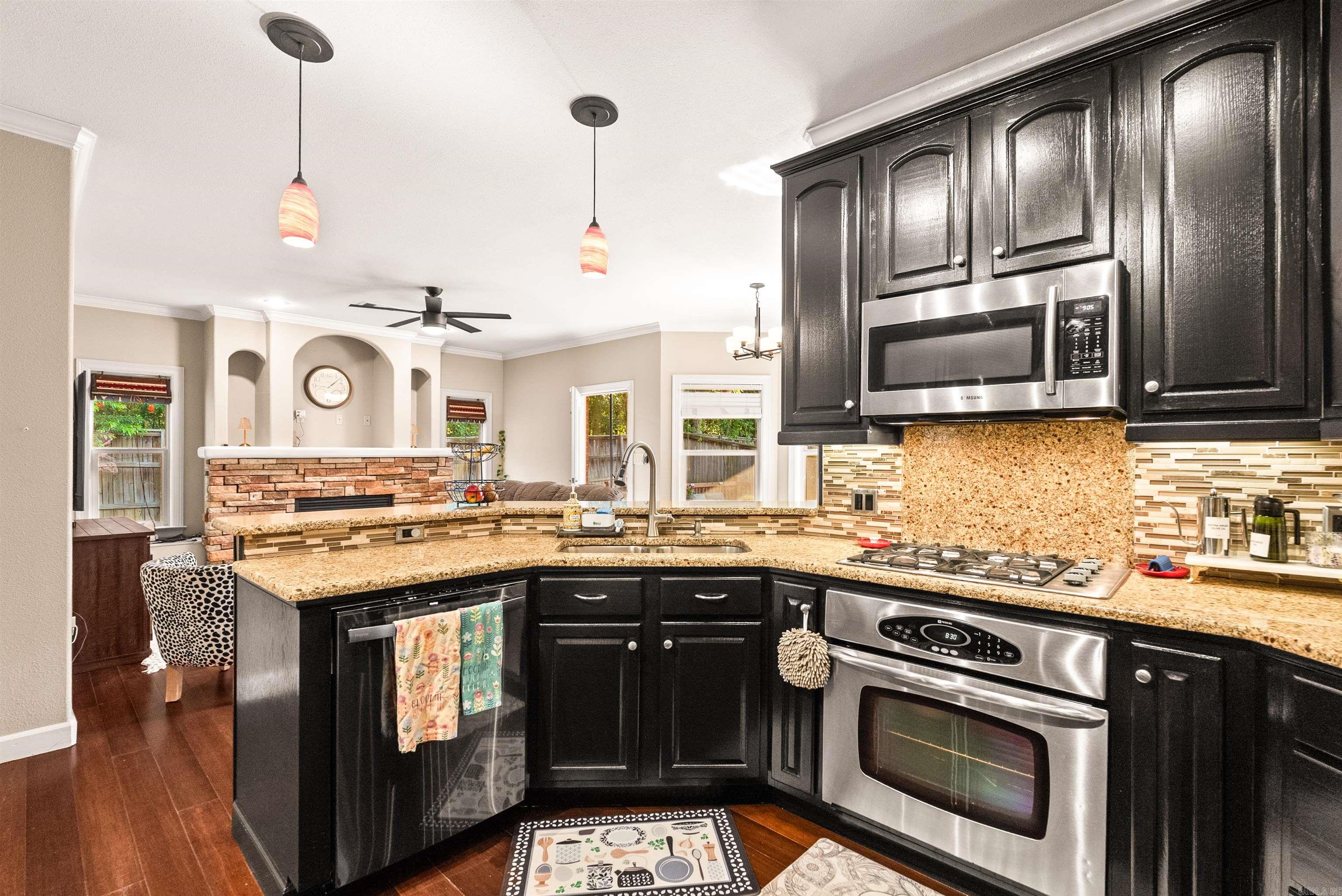 WOODLANDS EDGE - Residential