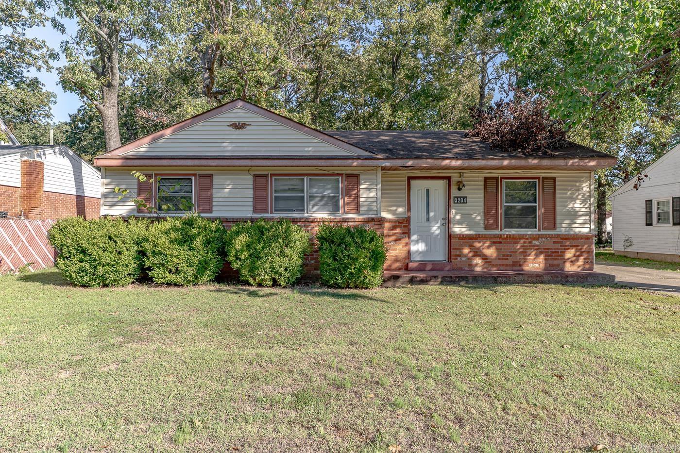 Investor Special ā Tenant-Occupied Property! Welcome to 3204 Parkwood Rd in Jonesboro, a 3-bedroom, 1-bath home offering approximately 984 sq ft of living space. This property features a combination of brick and siding exterior and has been updated with new flooring, trim, and paint throughout. Tenants pay all utilities, making this a low-maintenance, income-producing investment. Located in a desirable rental area with strong tenant demand and convenient access to schools, shopping, and major highways, this home provides stable returns and long-term growth potential for any investorās portfolio. This property is part of a large investment portfolio between West Memphis and Jonesboro, AR. The seller prefers to sell the portfolio in full but may consider smaller packages after a few weeks if no full-package offers are received. Contact agent for rent rolls, lease details, and full package information.