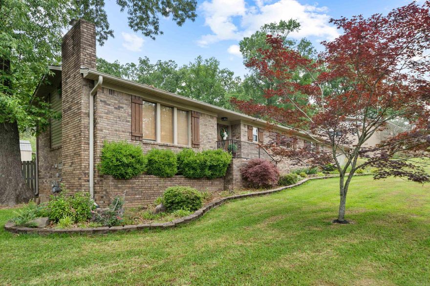 Family friendly home in established Eastgate I. Convenient to Lakeside Schools, Hot Springs Country Club, shopping, dining, and medical facilities. Great home with two living areas and a large kitchen for your entertaining. HVAC and hot water heater approx. 2 years old.