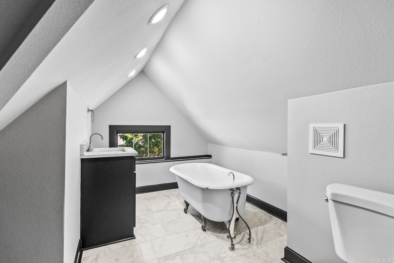 Weldon E Wrights - Residential