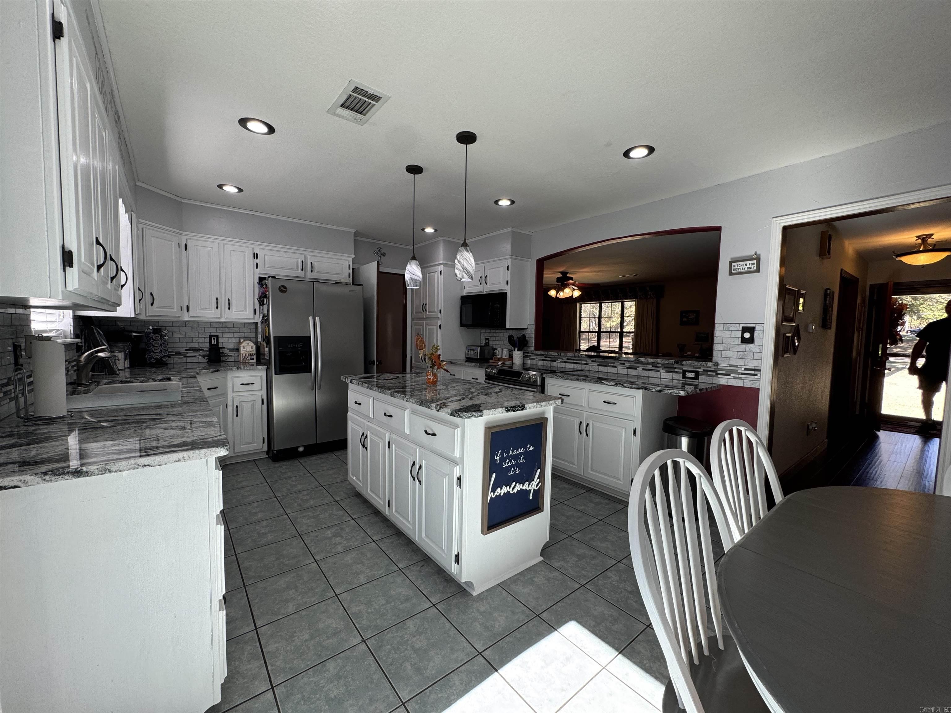 DELEES NORTH MOORE ESTATES - Residential