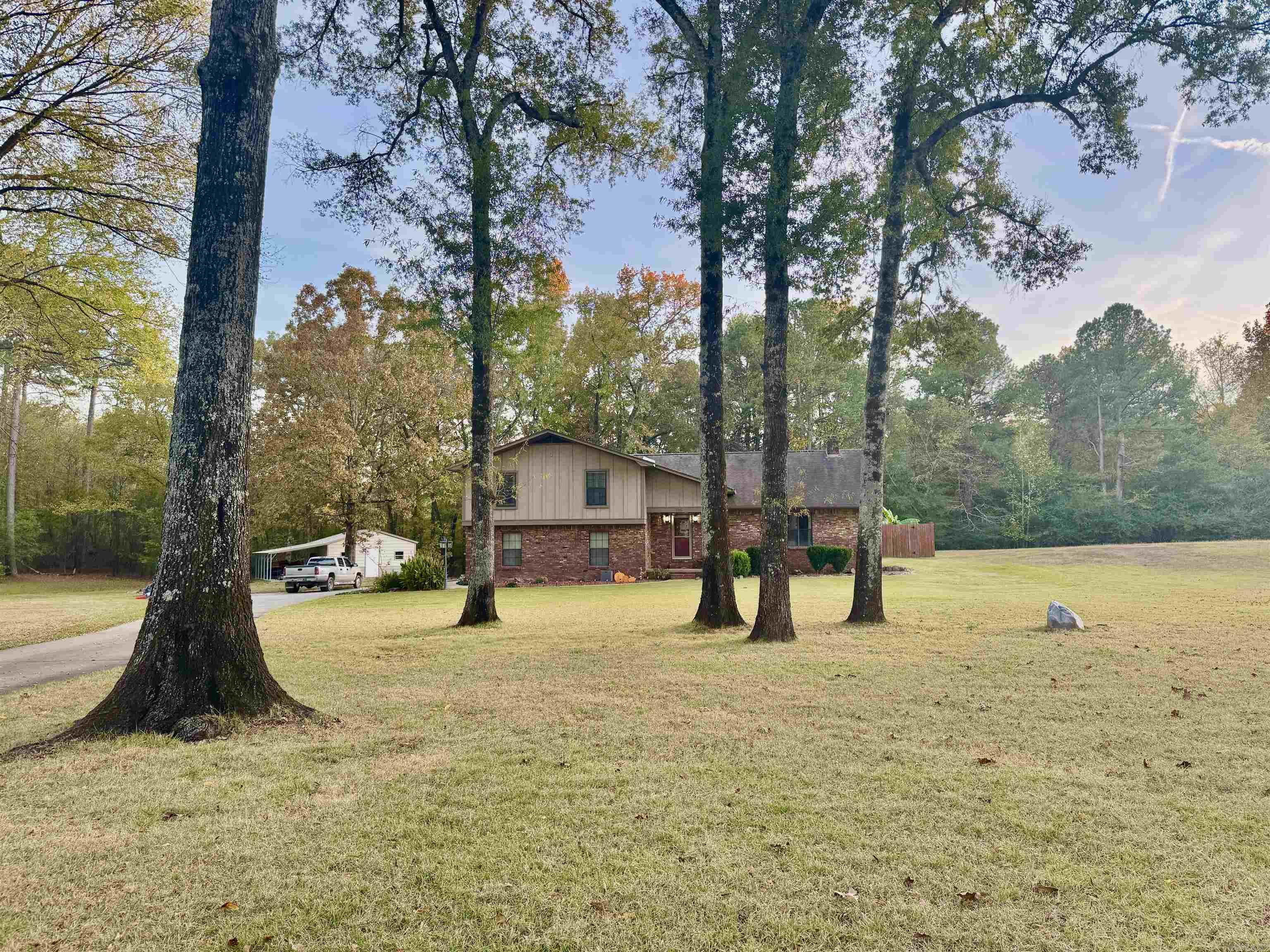 DELEES NORTH MOORE ESTATES - Residential