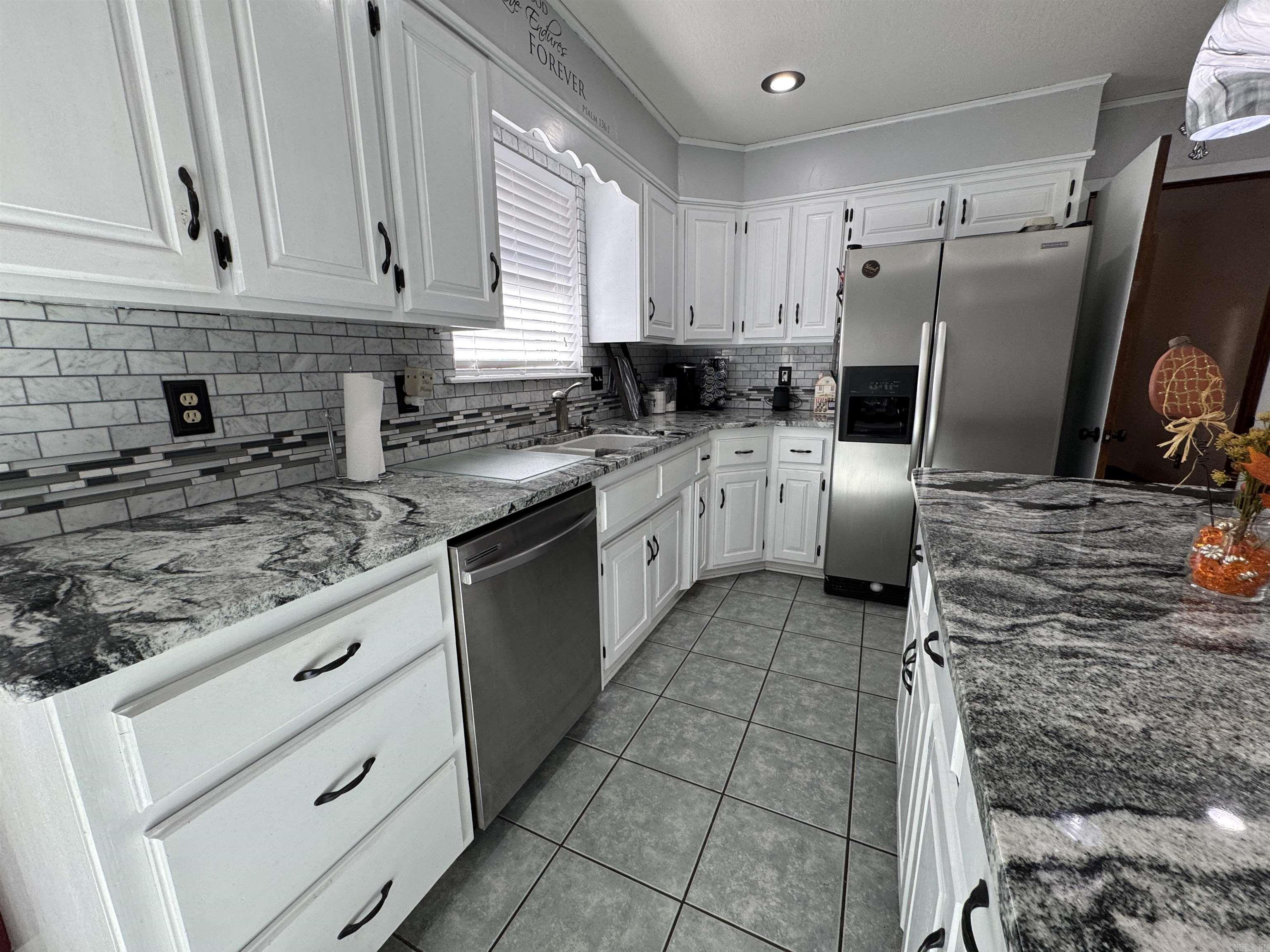 DELEES NORTH MOORE ESTATES - Residential