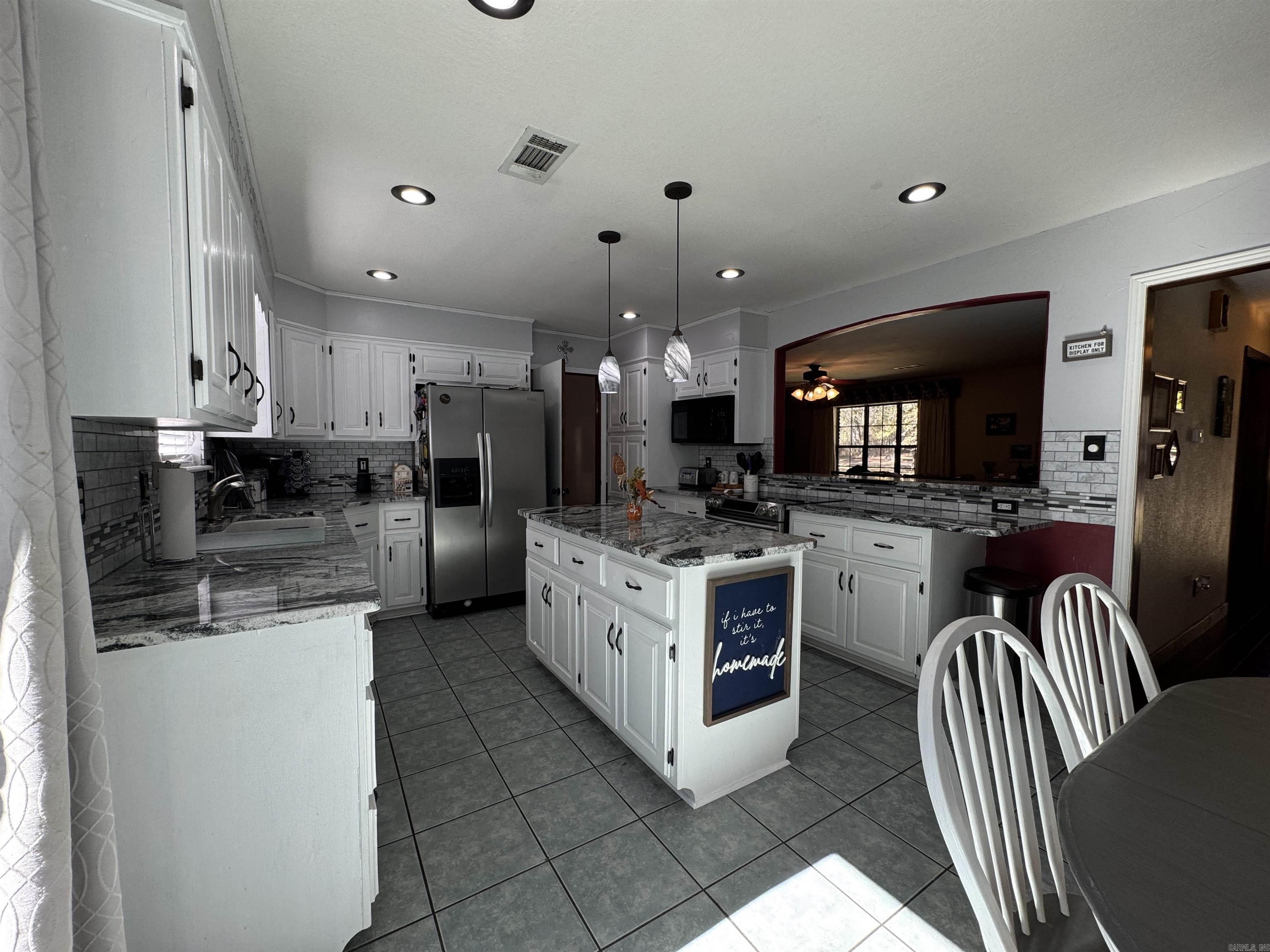 DELEES NORTH MOORE ESTATES - Residential