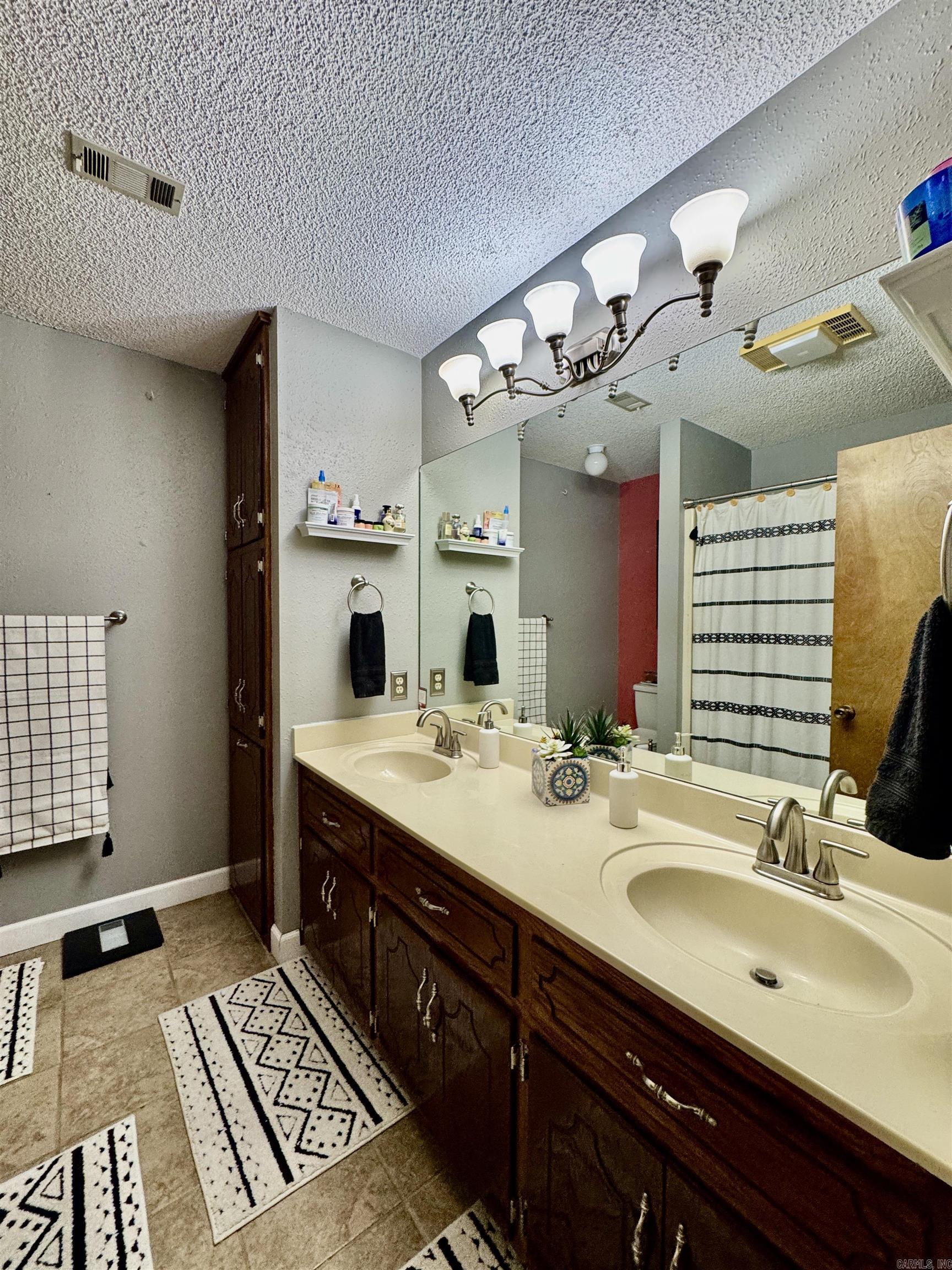 DELEES NORTH MOORE ESTATES - Residential