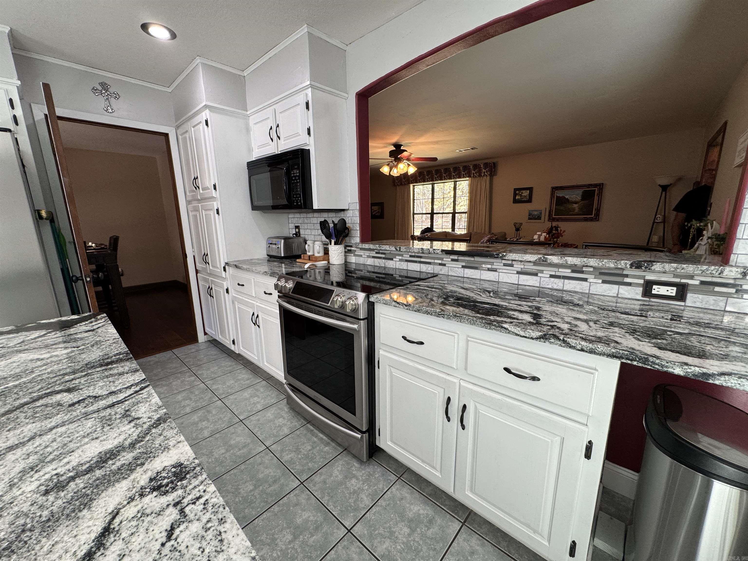 DELEES NORTH MOORE ESTATES - Residential