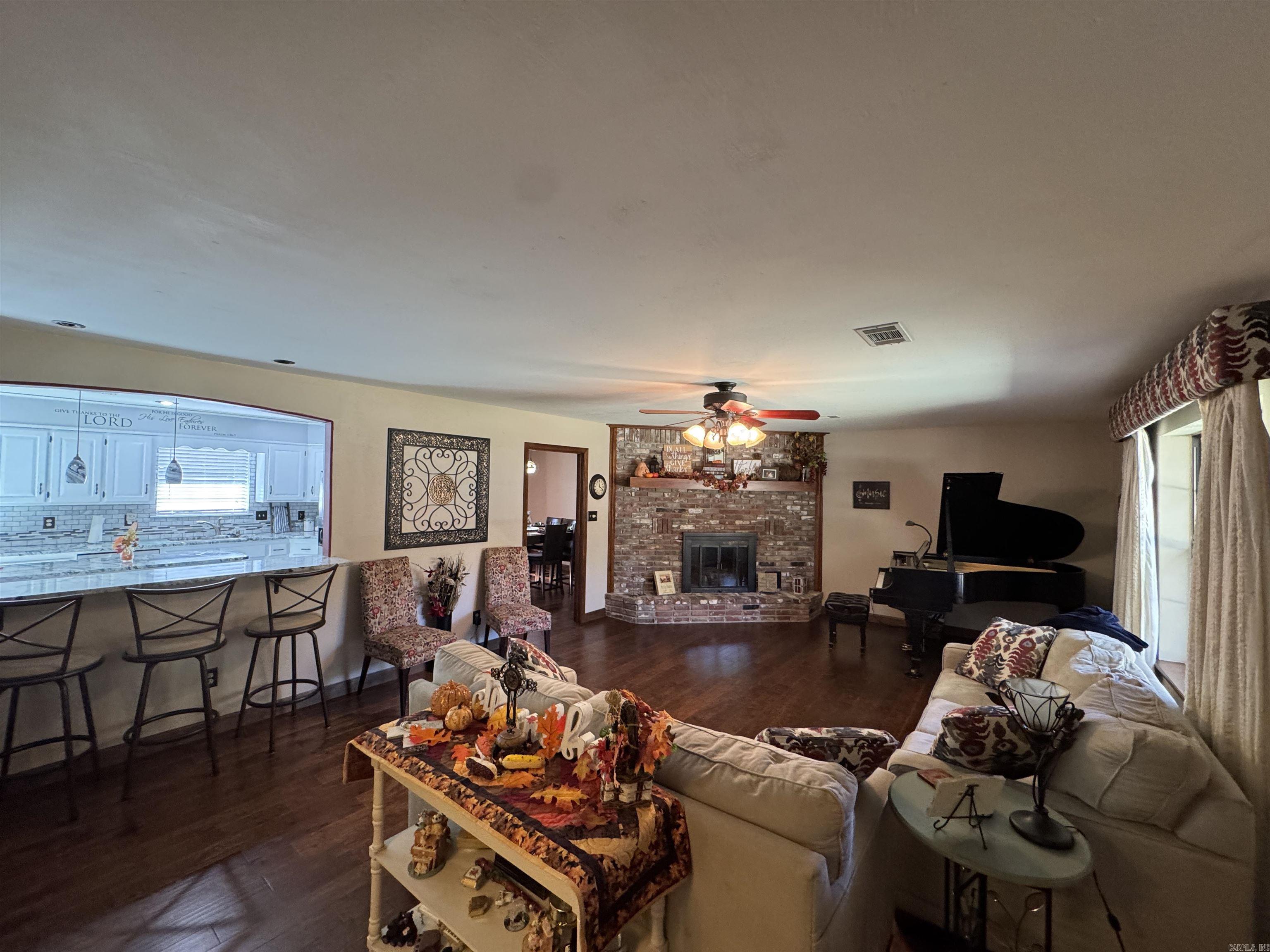 DELEES NORTH MOORE ESTATES - Residential