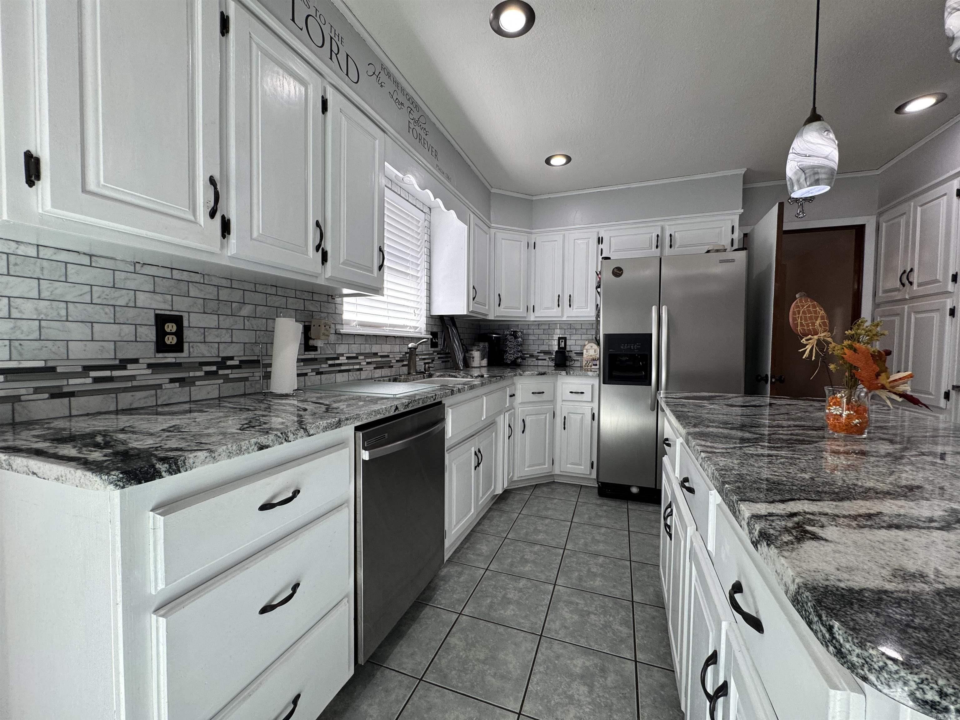 DELEES NORTH MOORE ESTATES - Residential