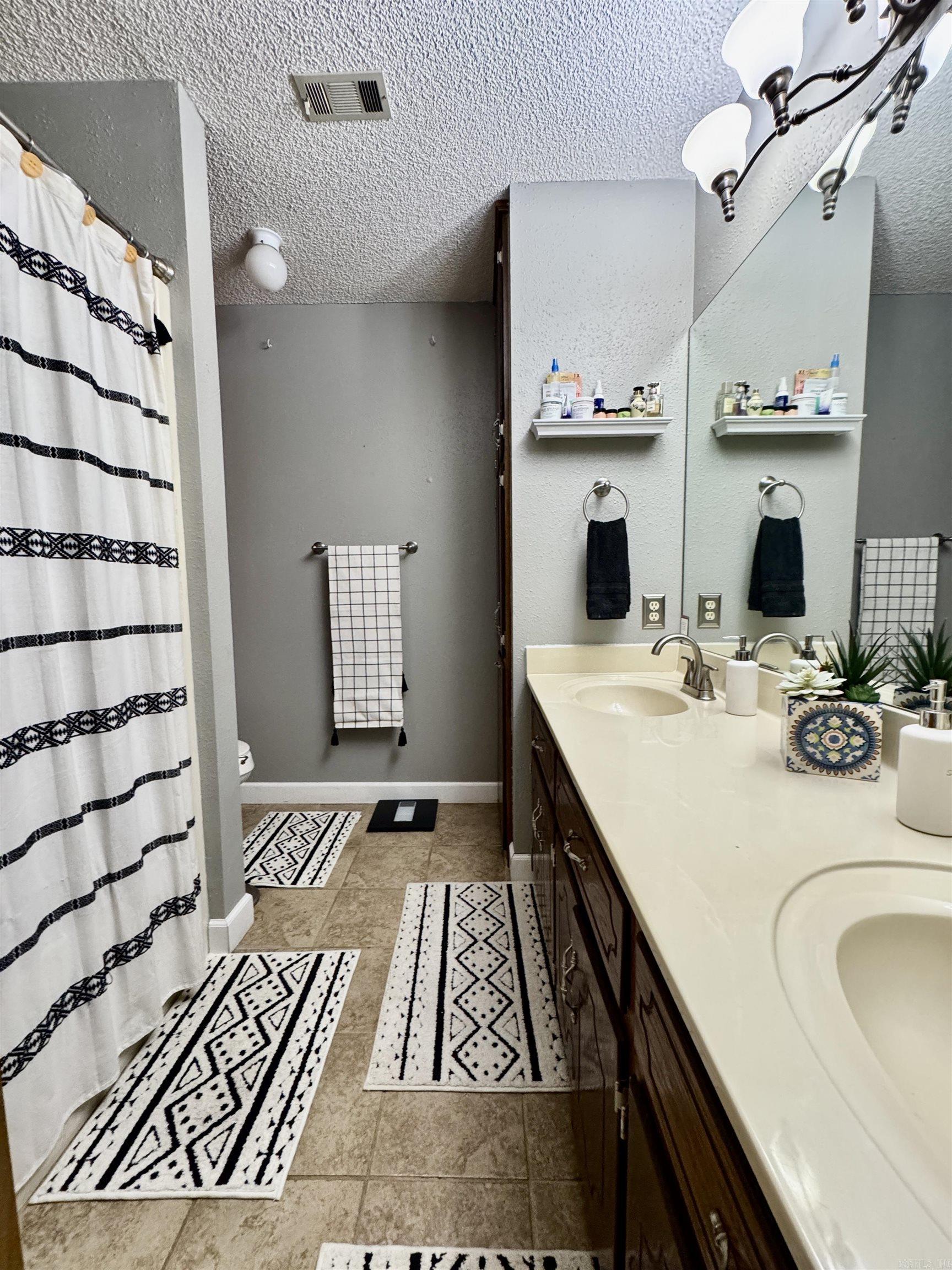 DELEES NORTH MOORE ESTATES - Residential