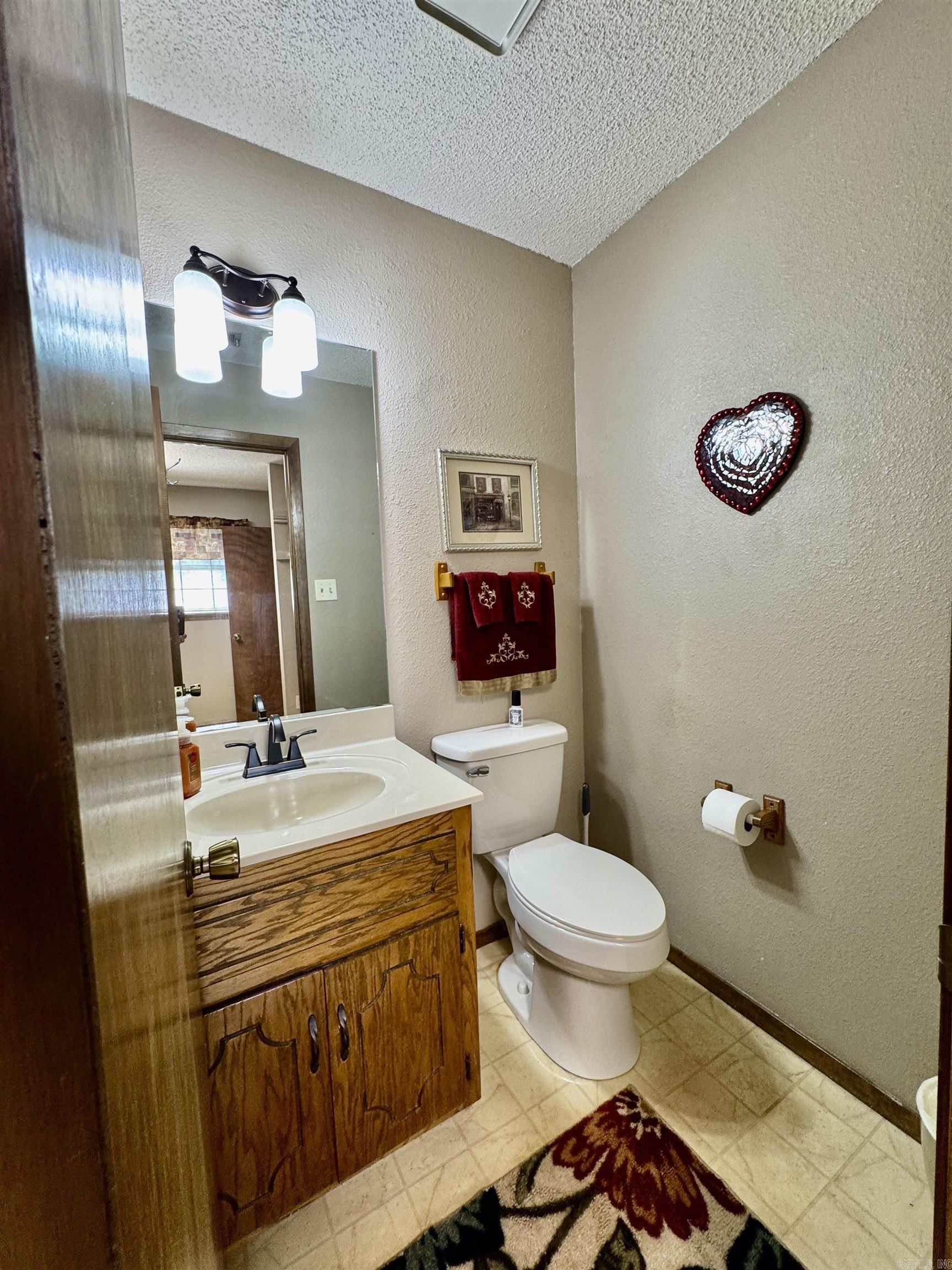 DELEES NORTH MOORE ESTATES - Residential