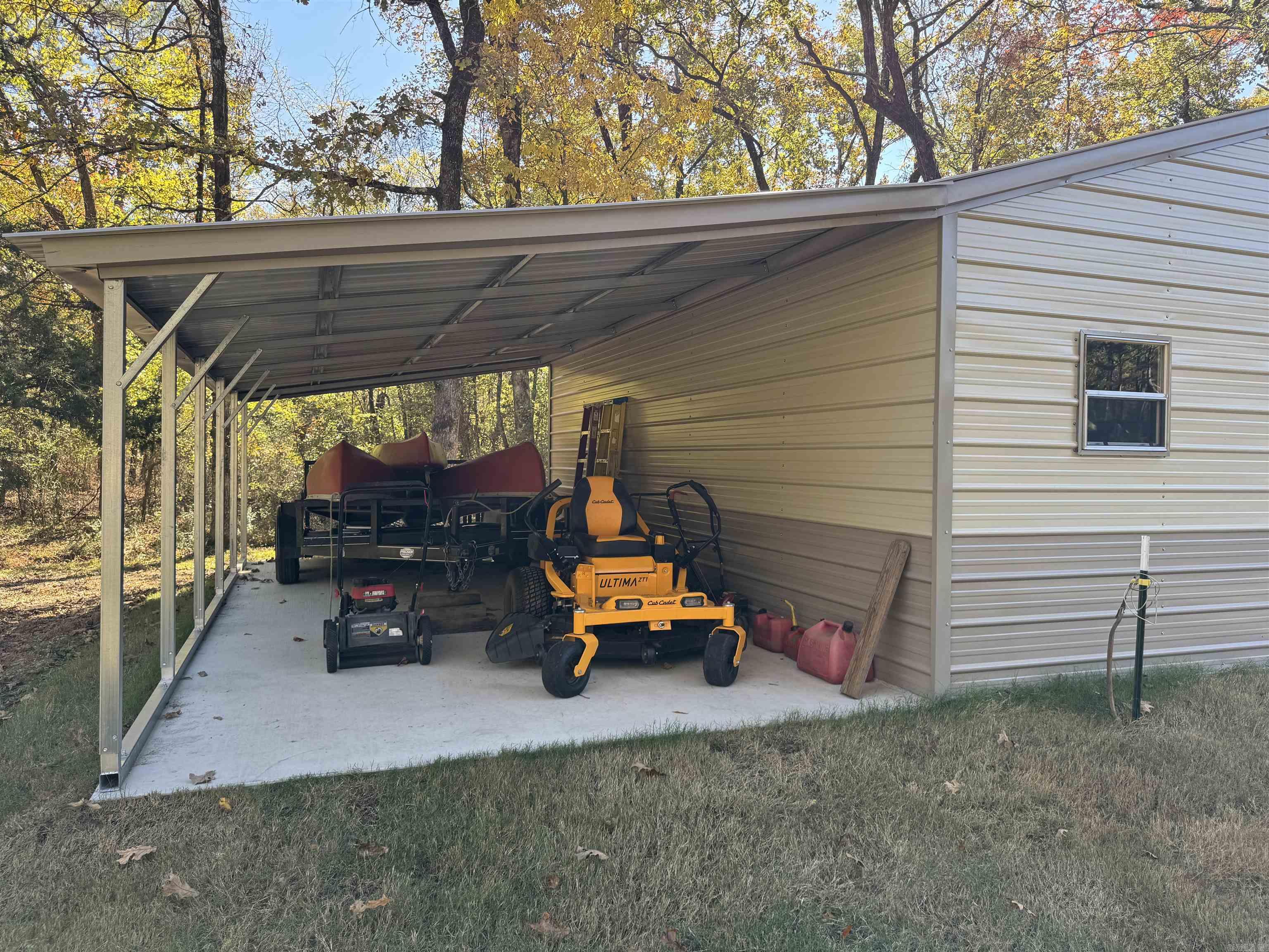 DELEES NORTH MOORE ESTATES - Residential