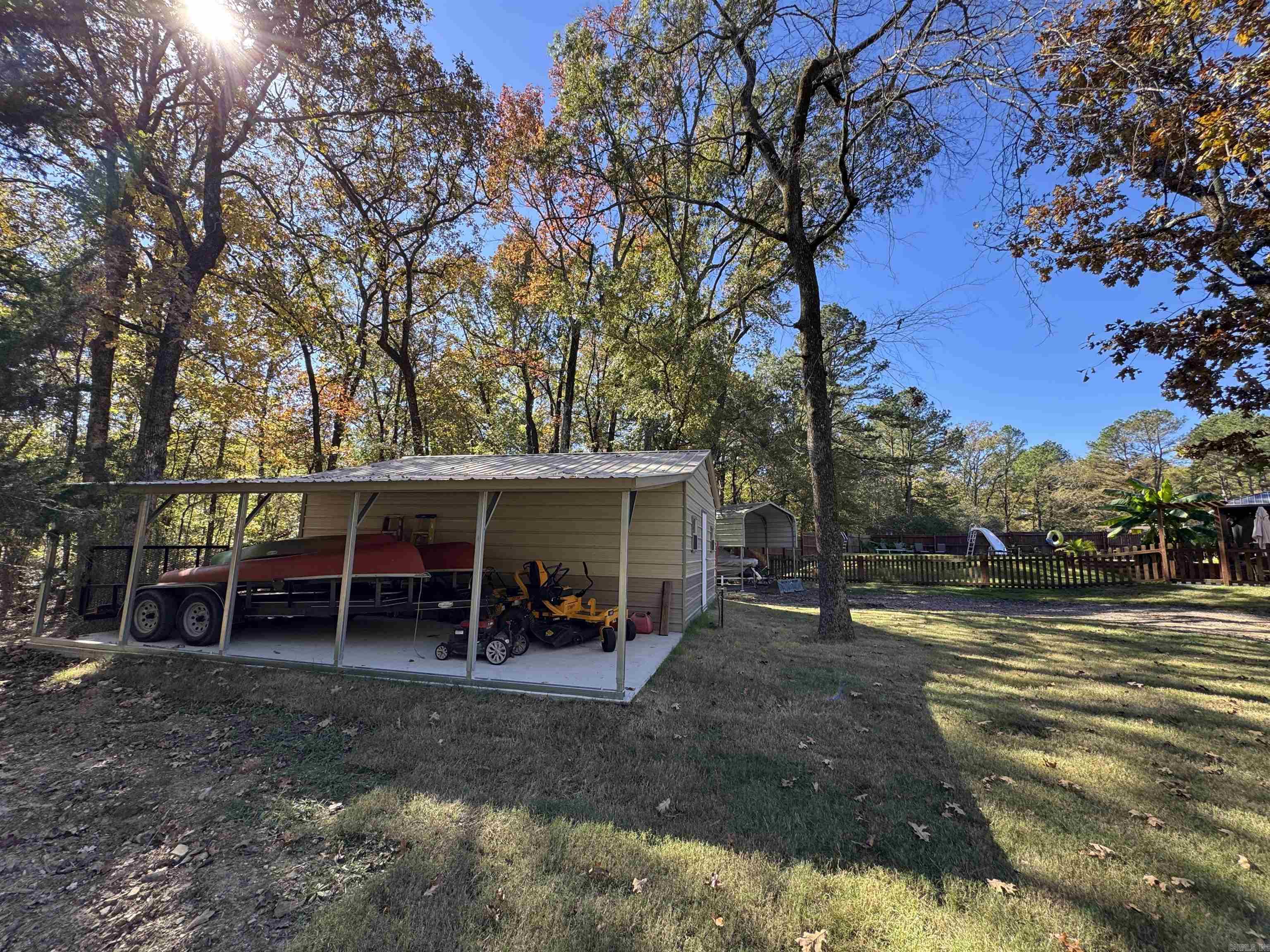 DELEES NORTH MOORE ESTATES - Residential