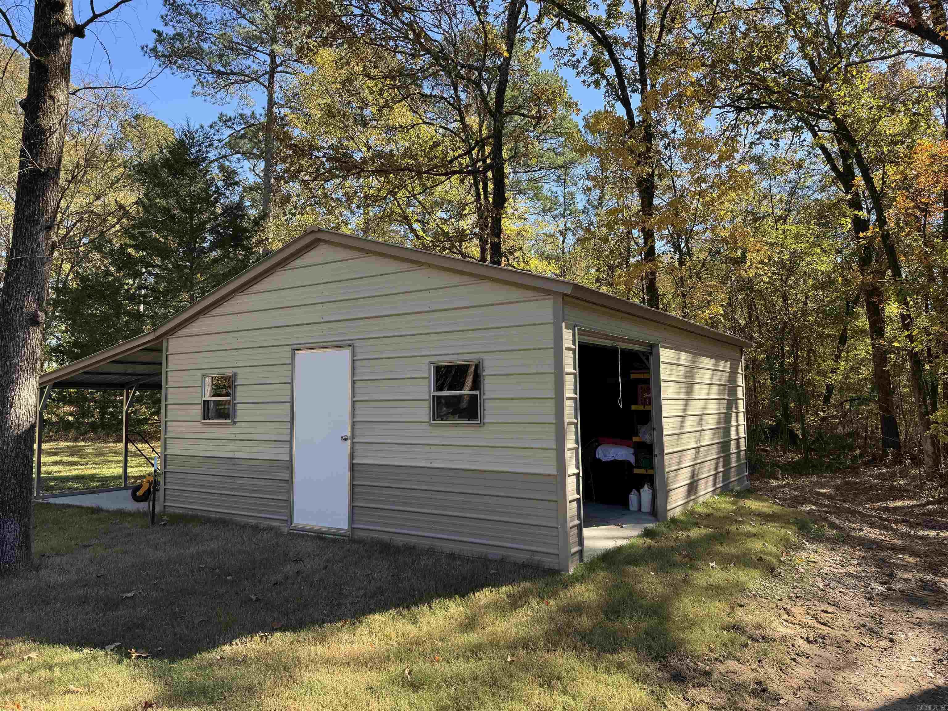 DELEES NORTH MOORE ESTATES - Residential