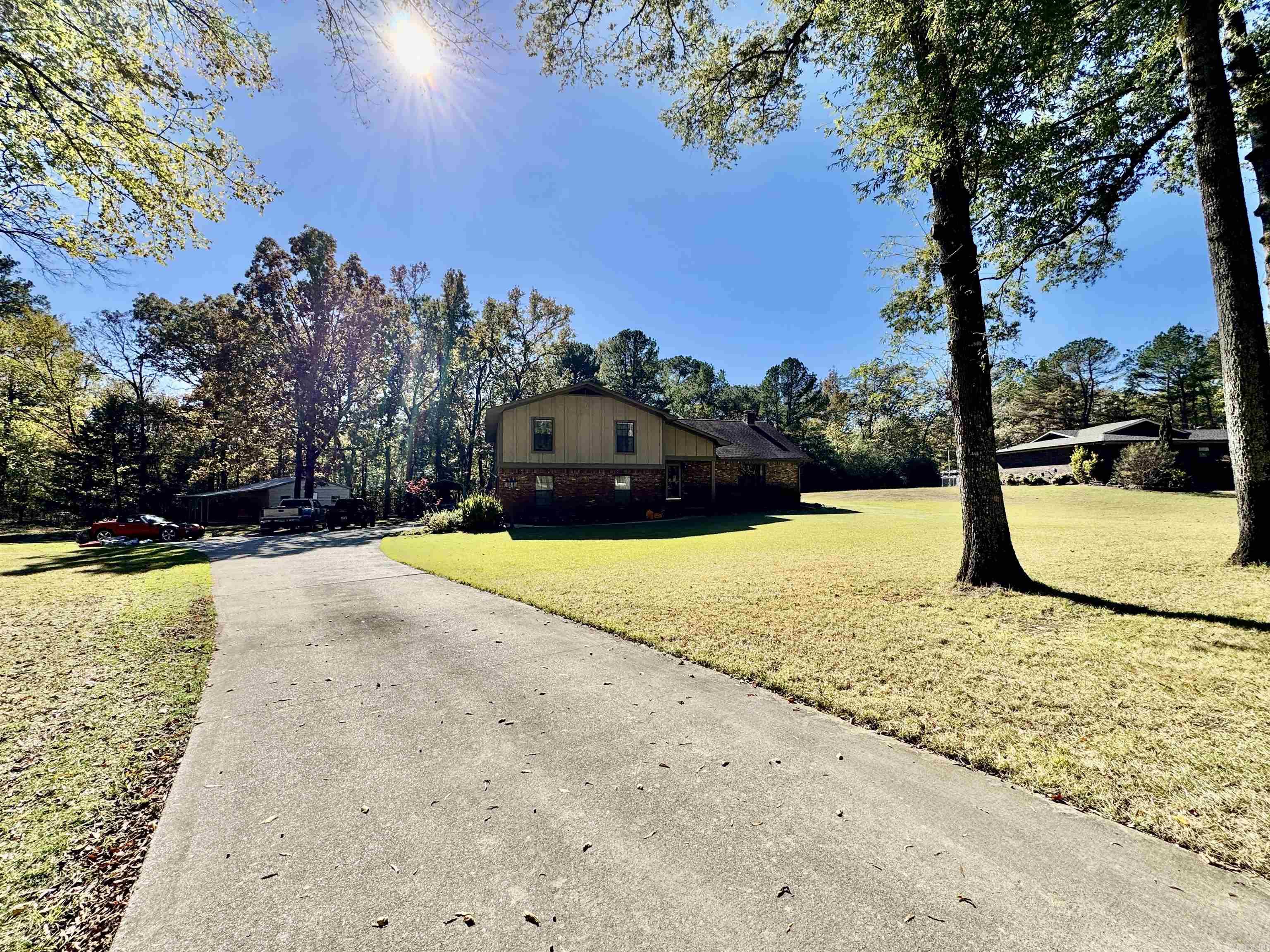 DELEES NORTH MOORE ESTATES - Residential