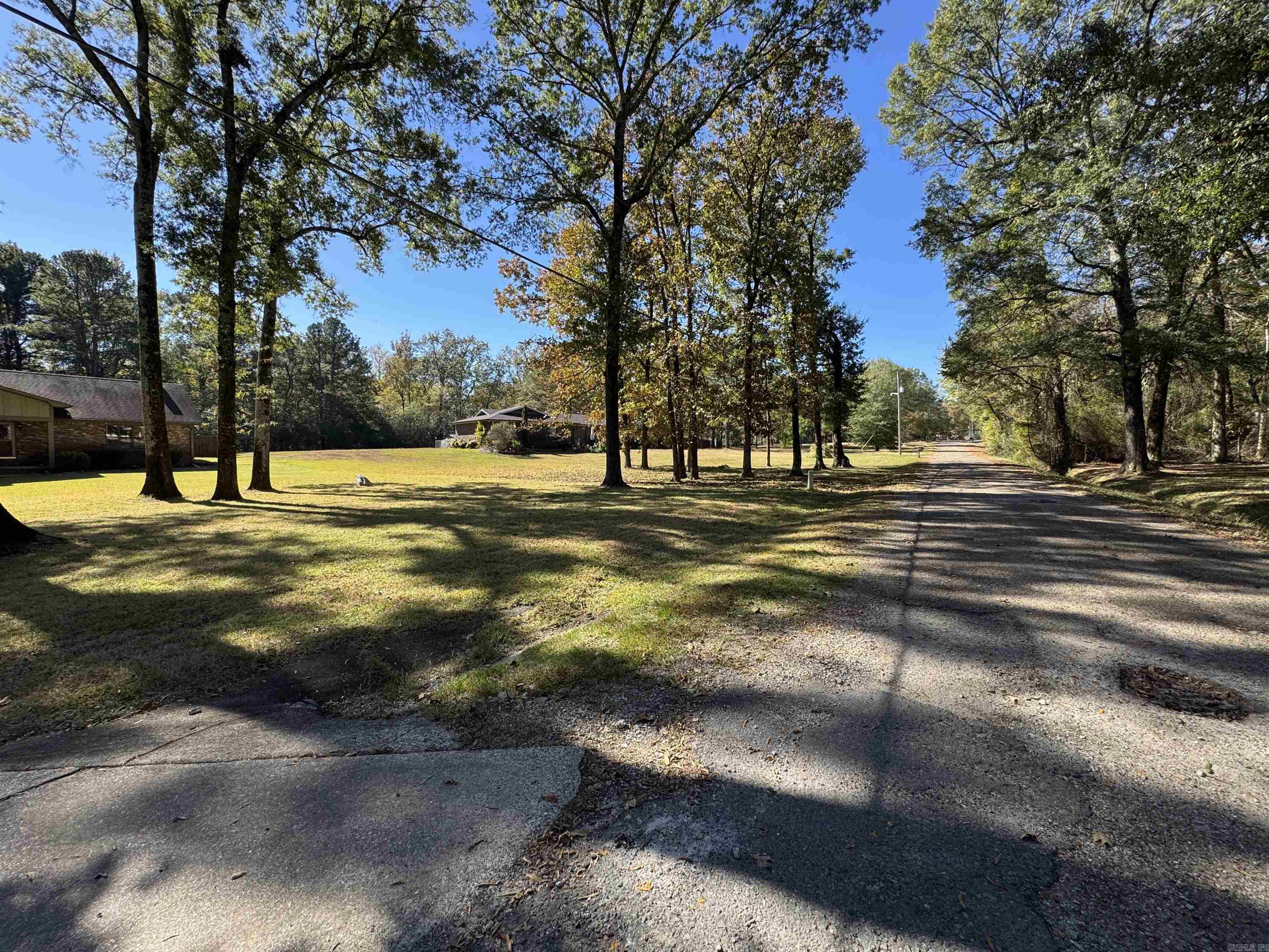 DELEES NORTH MOORE ESTATES - Residential