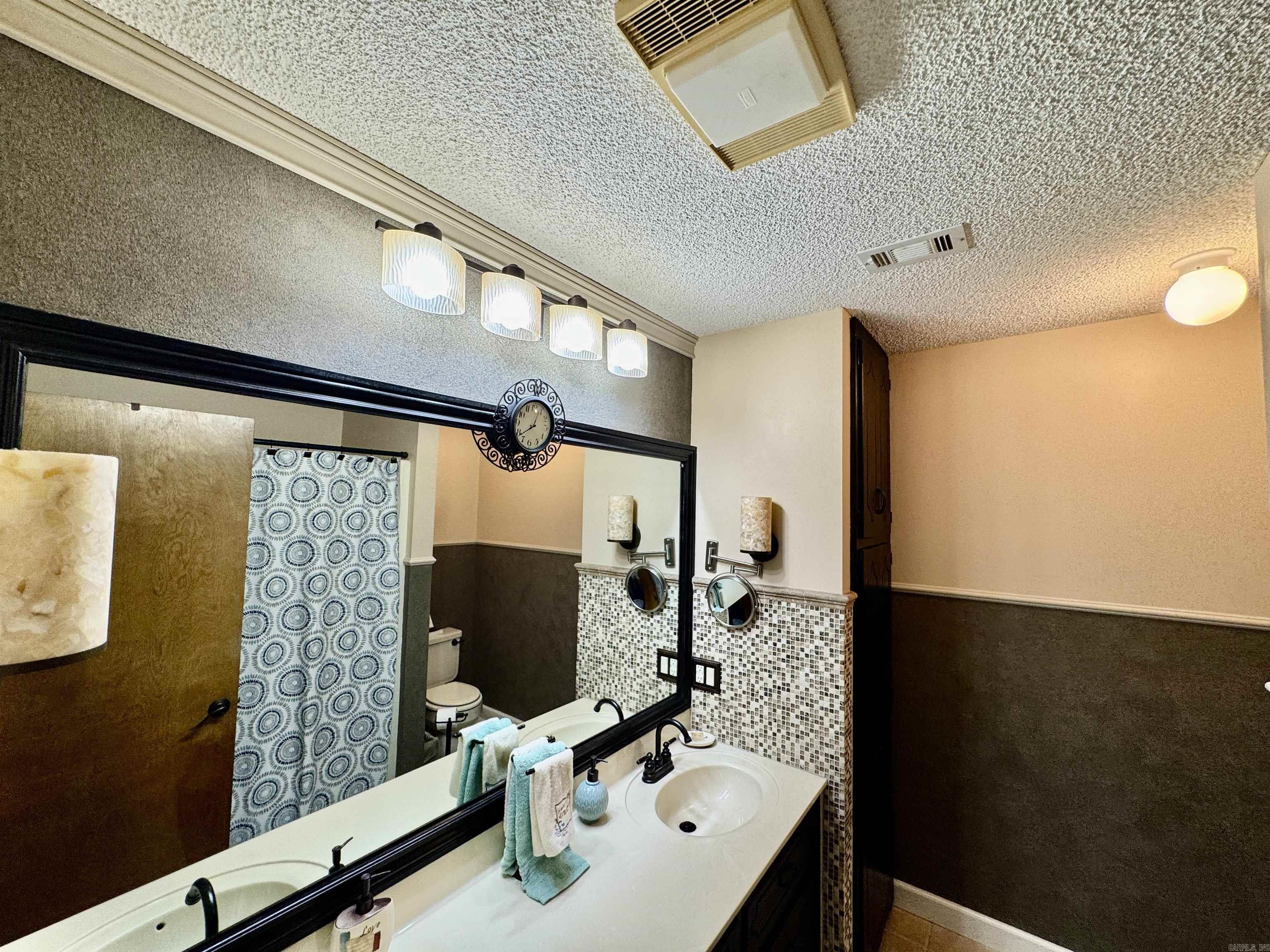 DELEES NORTH MOORE ESTATES - Residential