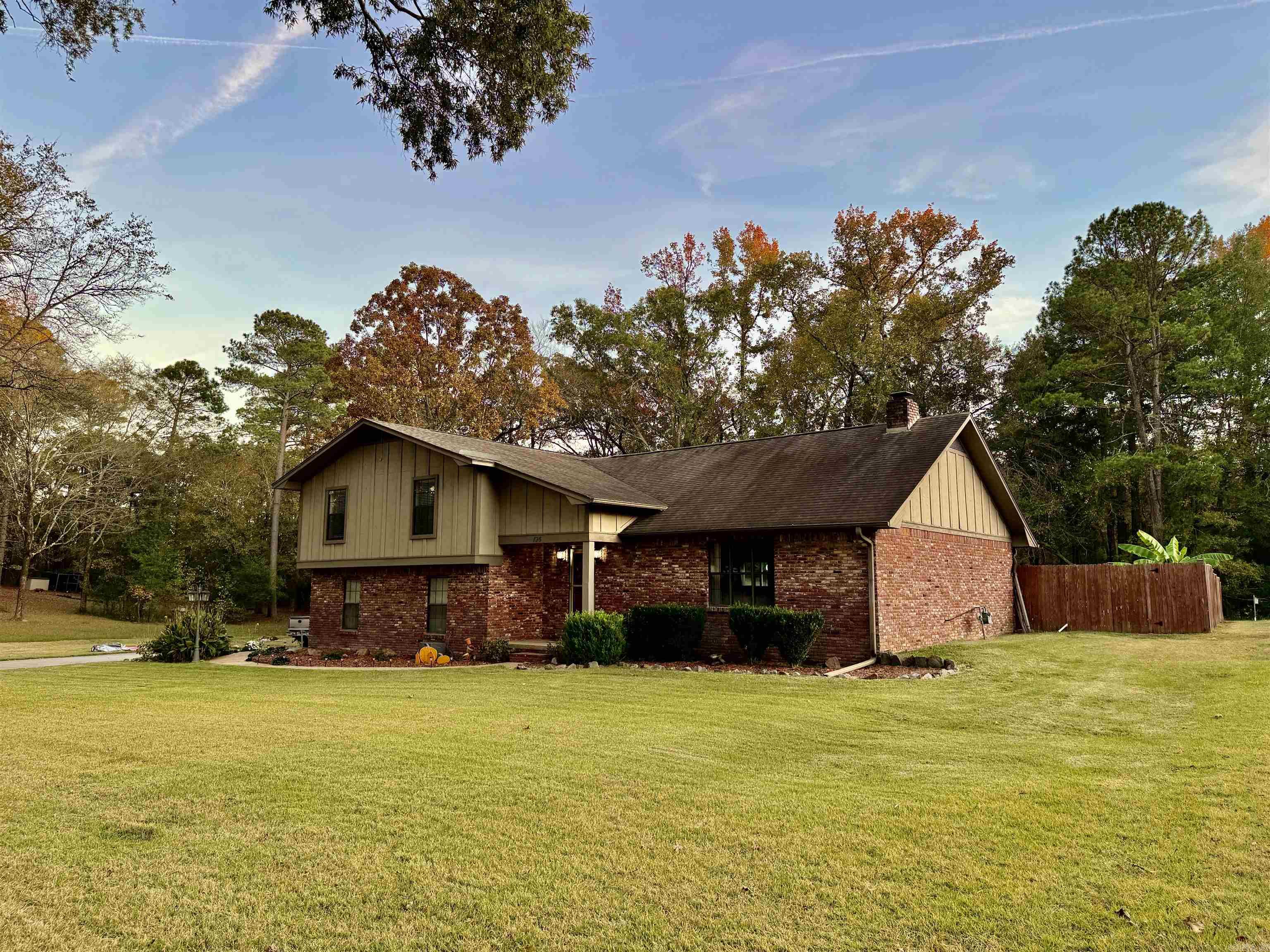 DELEES NORTH MOORE ESTATES - Residential