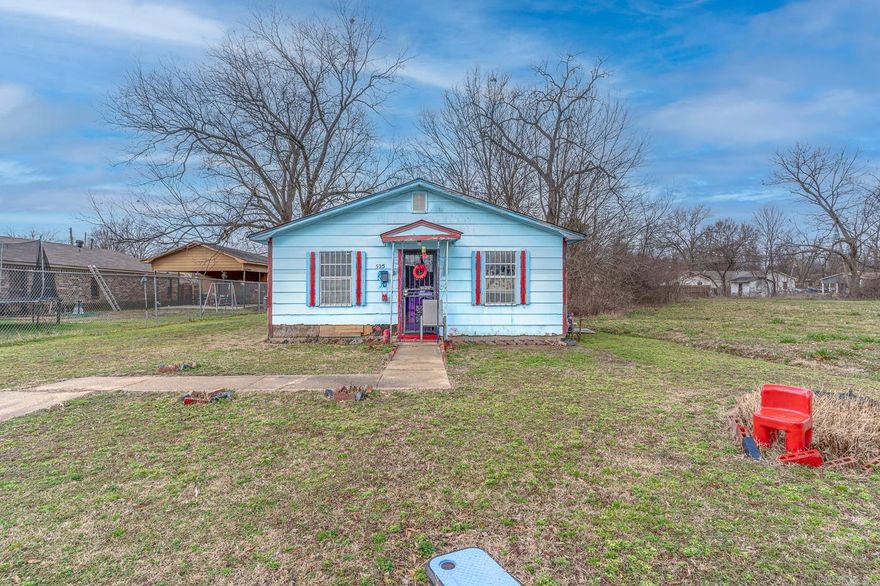 Welcome to 525 S 20th St in West Memphis, AR! This property is a 2-bed, 1-bath, 720 sq ft home that sits on 0.17+\- acres right off of E Jackson Ave. This is a great investment property. Roof was replaced roughly 2-3 years ago. Recently replaced furnace. Awning was recently replaced as well. Long term tenant. Property needs cosmetic updates. Must have proof of funds or pre-approval to show. Tenant Occupied.