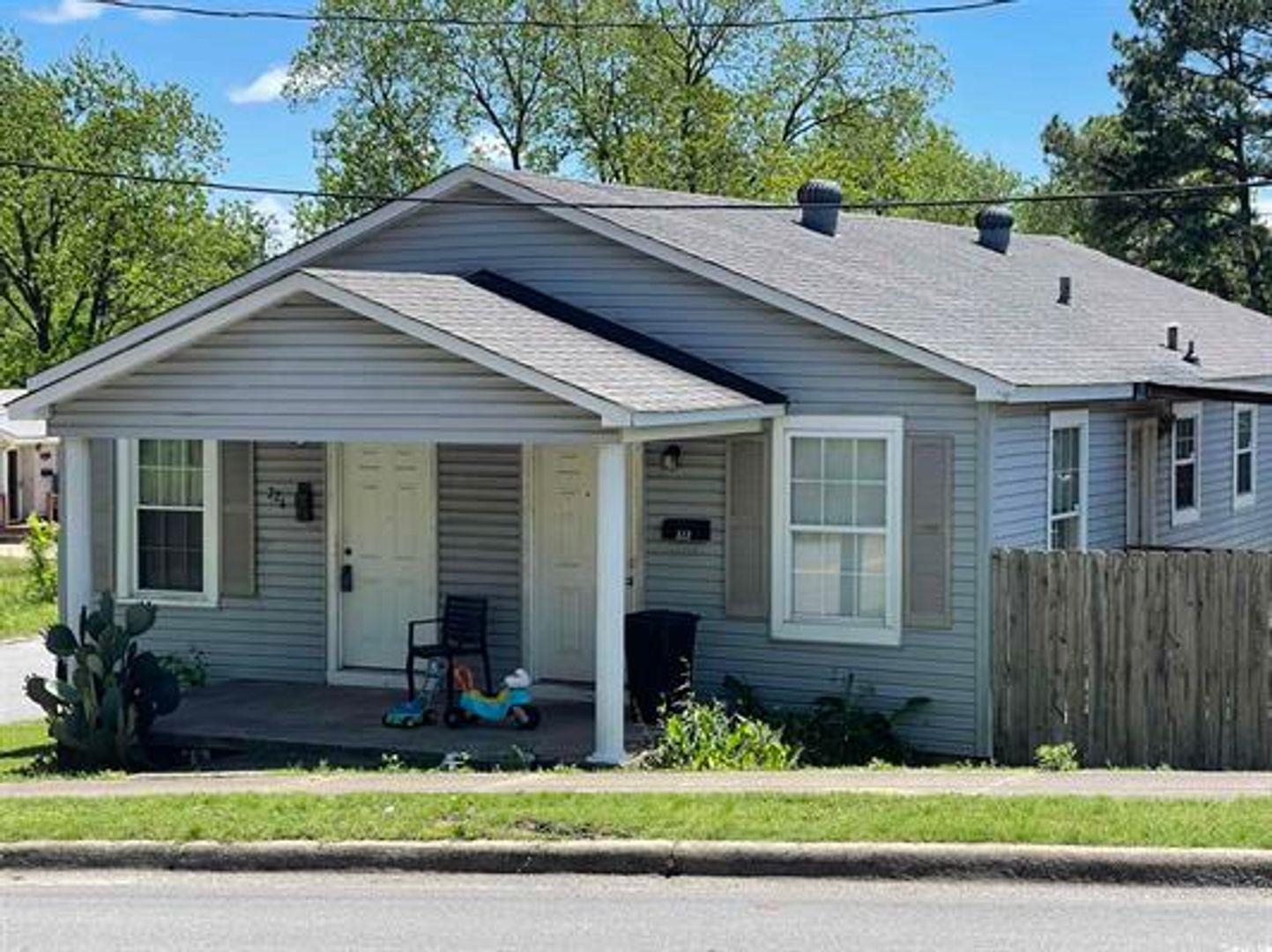 2 bed, 1 bath. Hardwood floors, just 2 or 3 blocks away from Argenta. Move in ready. Deposit $750 and rent $750.